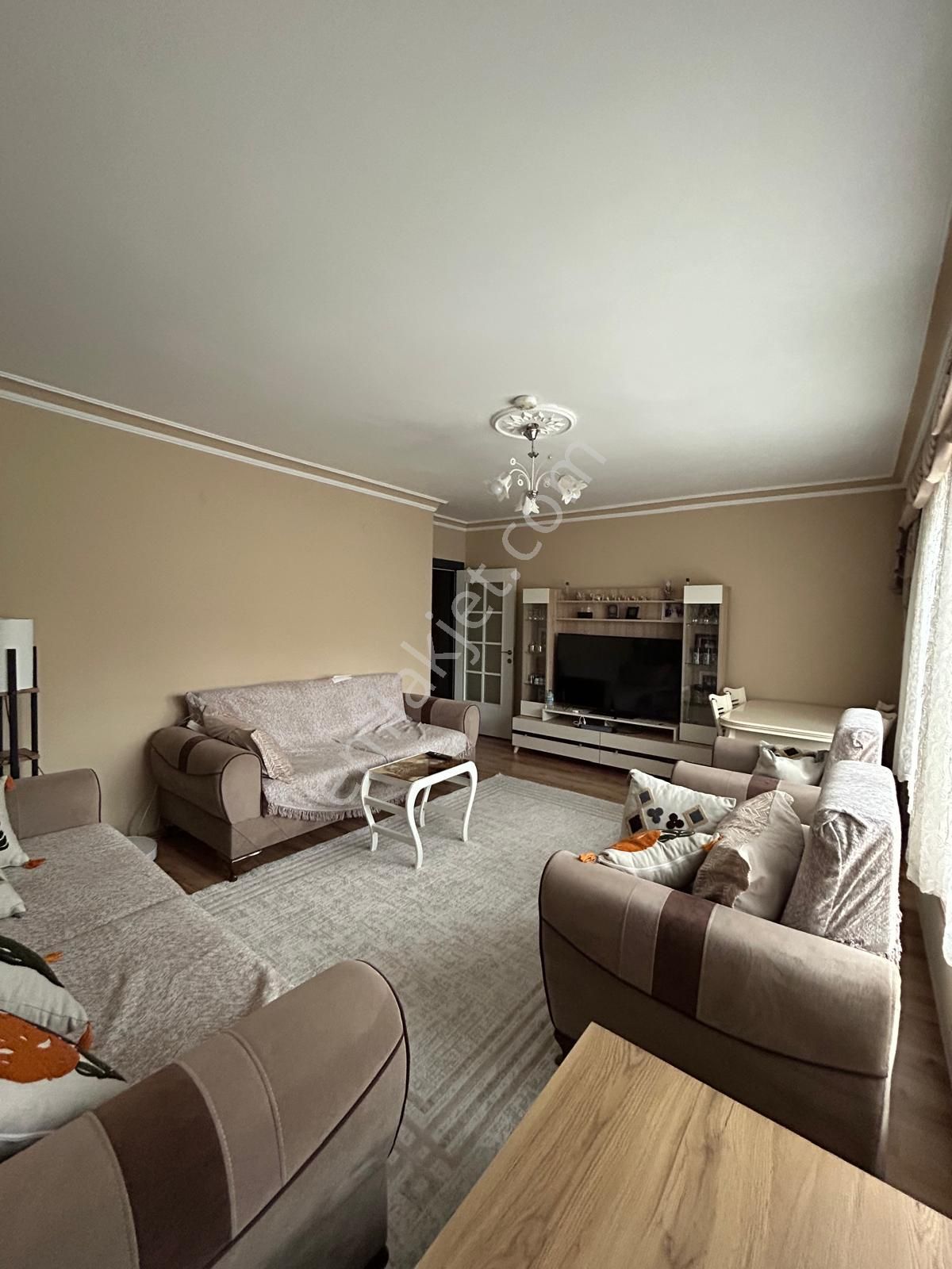 Sultan Fatih Cad. Üzerinde Yapılı 3+1 1. Katta Satılık Daire !!! - Görsel 2