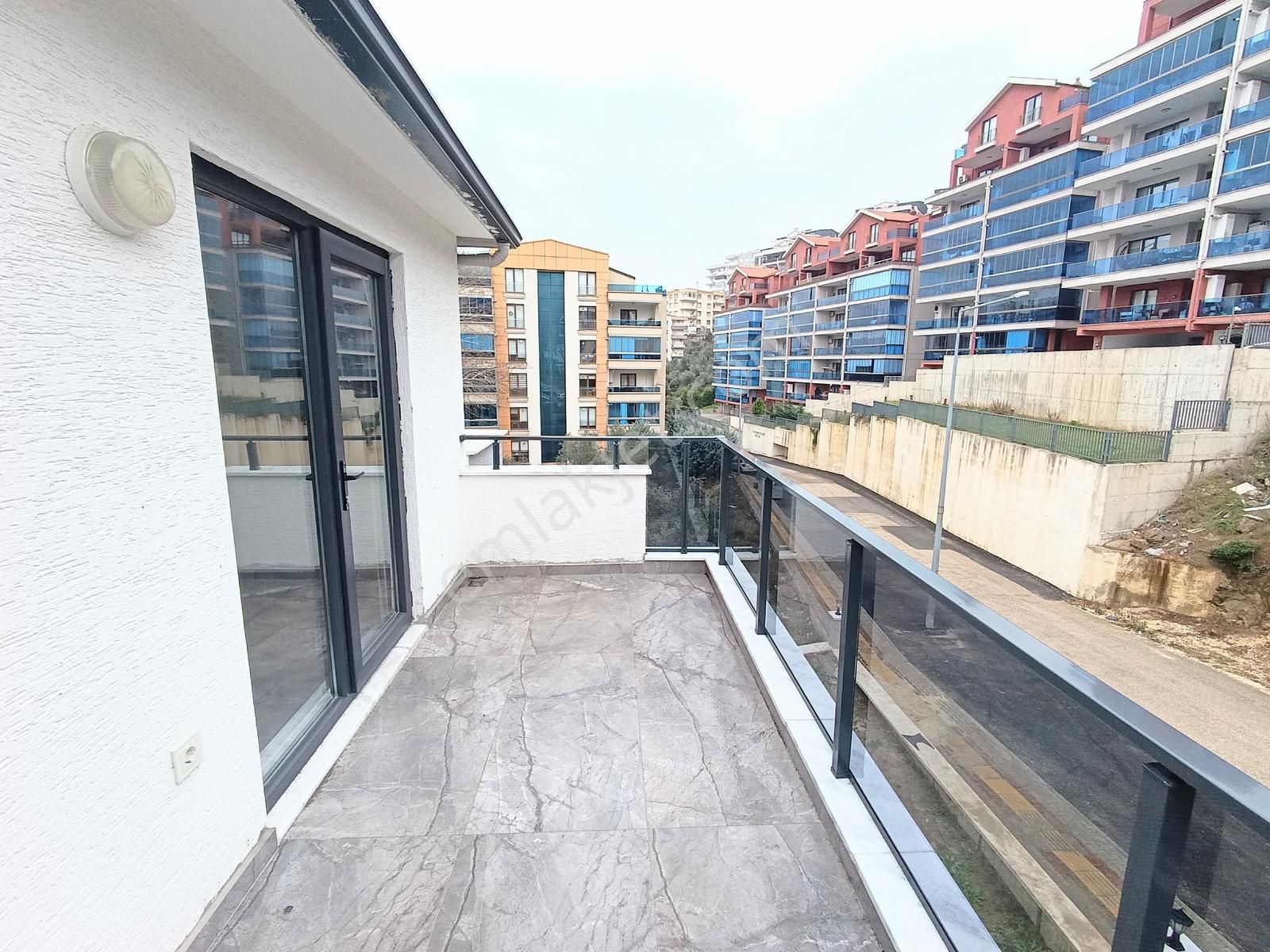 Şekerlerden Mudanya Halitpaşada 3+1 Dublex Bakımlı Kiralık Daire - Görsel 3