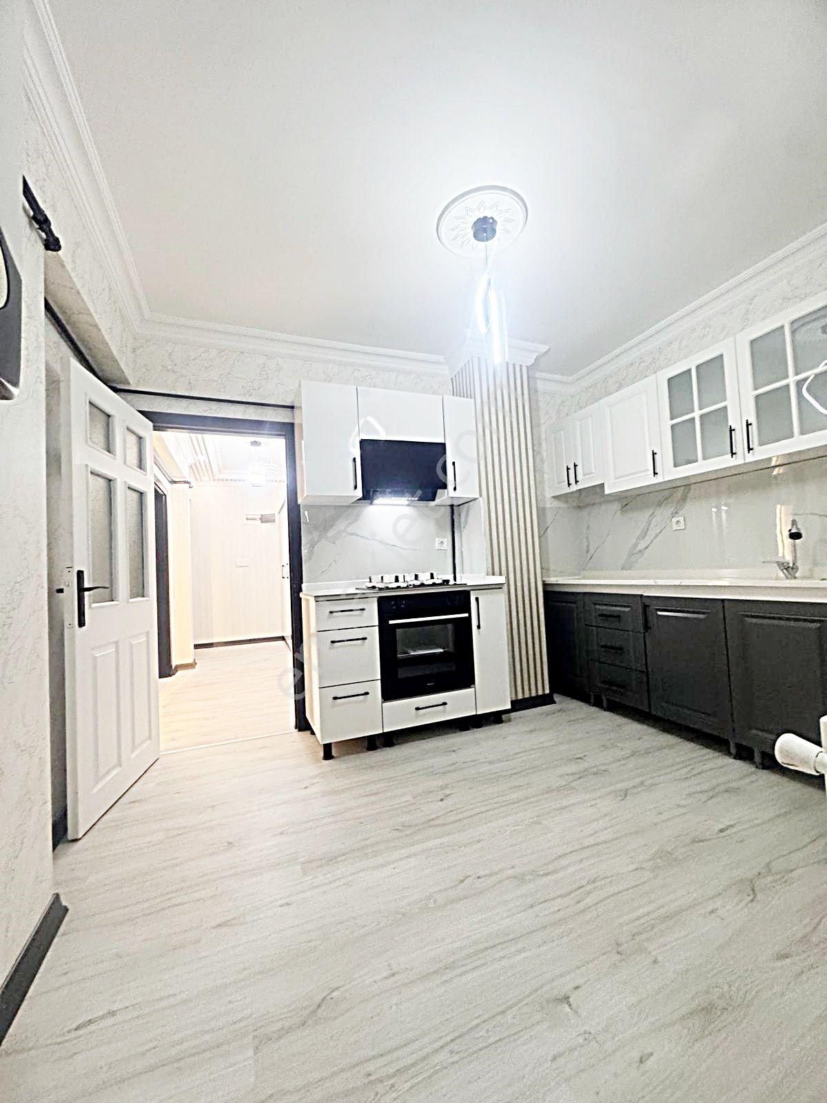 Keçiören Osmangazi Mah Katta Asansrlü Ful Yapılı Cadde Üzerinde