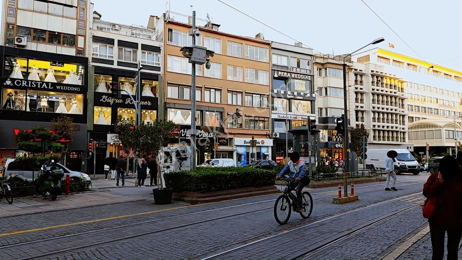 Bess'den Doktorlar Caddesi Üzeri Devren Kiralık İş Yeri