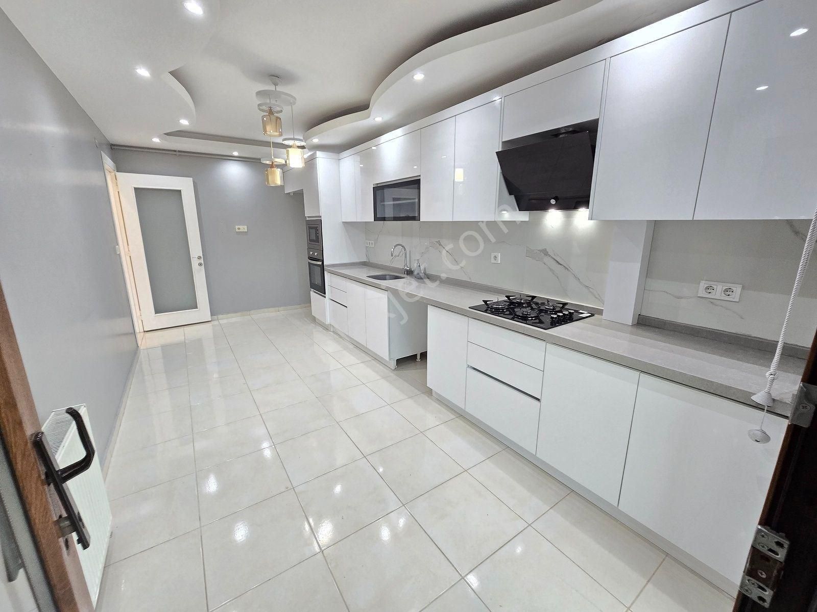 Beylikdüzü Kiralık Dublex 4+2+ful Deniz Manzara Teraslı 300m2 - Görsel 13