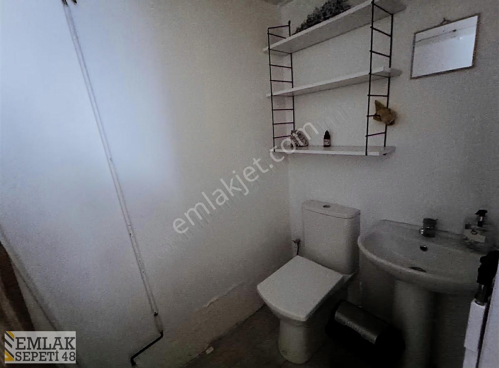 Marmaris Tepe Mahallesinde İşlek Cadde Üzerinde Kiralık Mağaza - Görsel 8