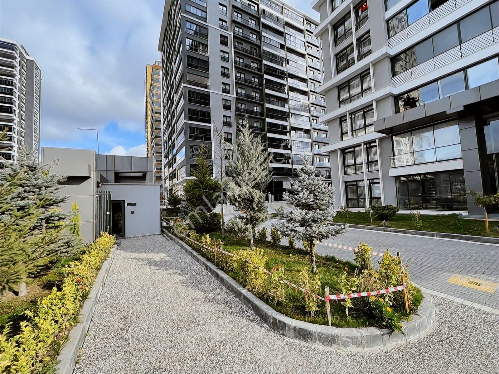 Ovva Cadde Sitesinde 4+1 K. Otoparklı Satılık Fırsat Daire