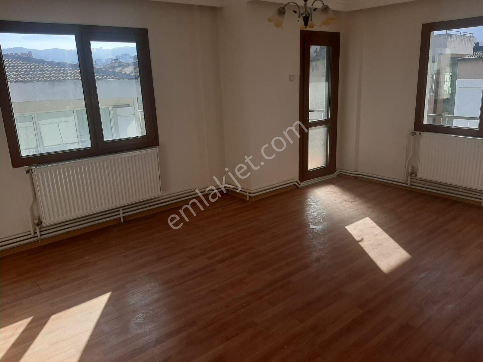 İzmir Güzelyalı'da 3+1 , Doğalgazlı, Köşe ,aydınlık Daire