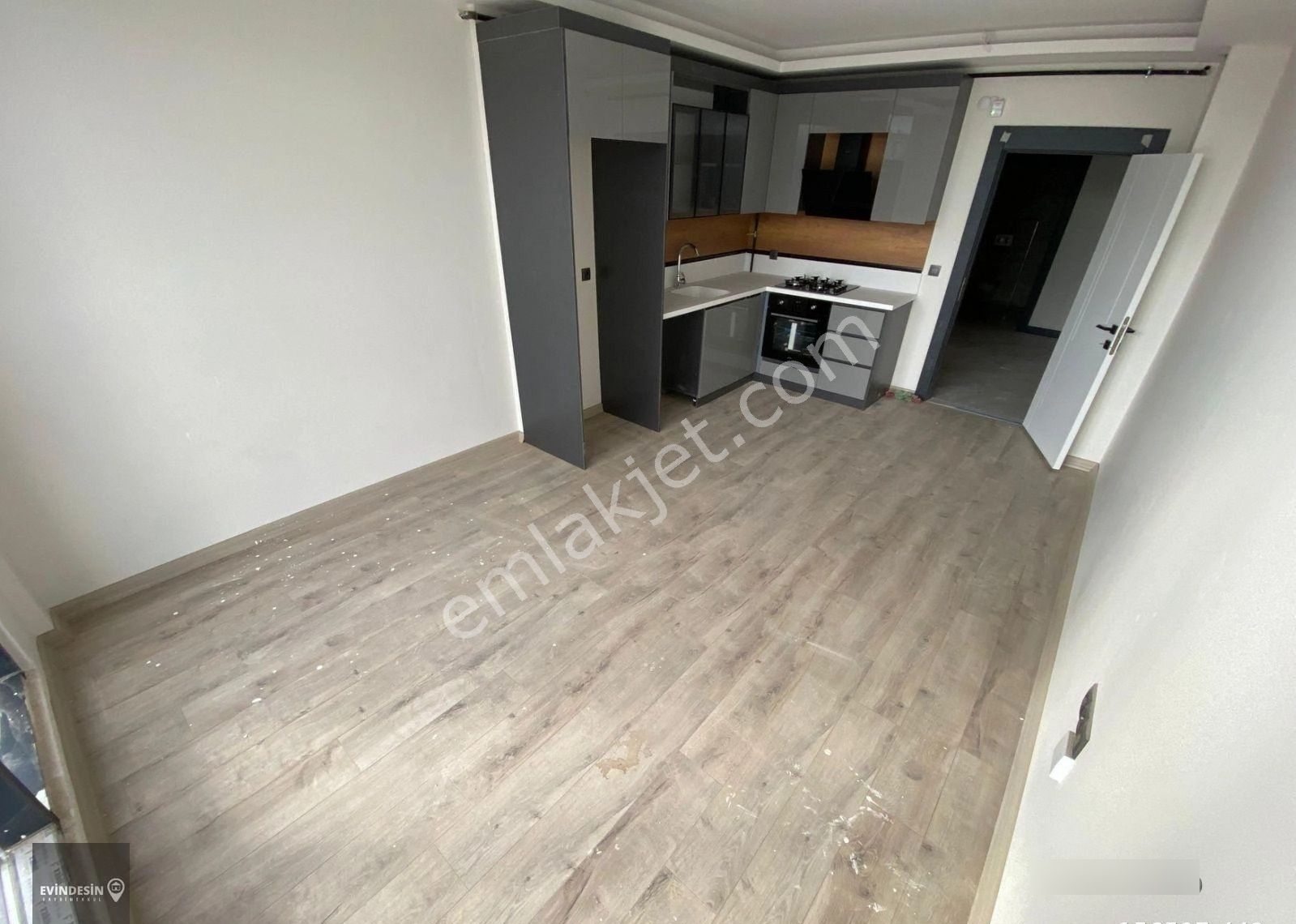 Şefkat Mahallesinde Sıfır Sitede Kapalı Otopaklı Satılık