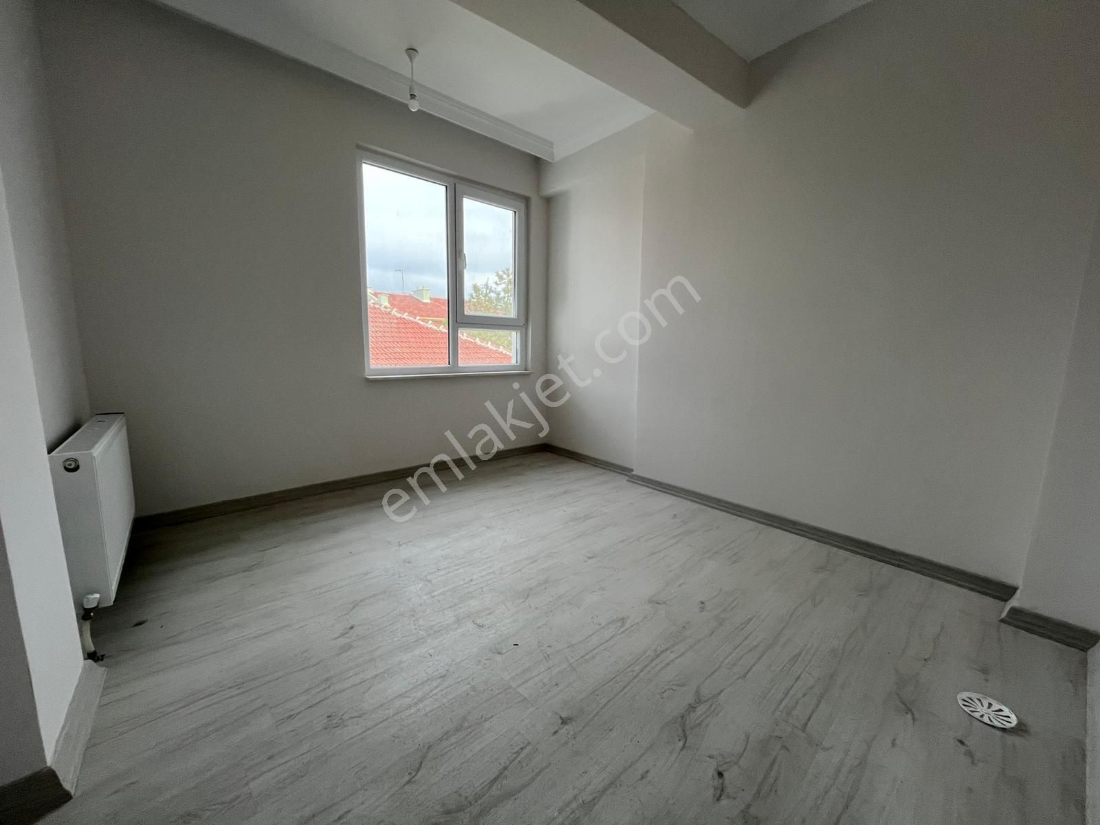 Anadolu Üniversitesi Giriş Kapısında Harika Konumda Yatırım Fırsatı 1+1 - Görsel 3