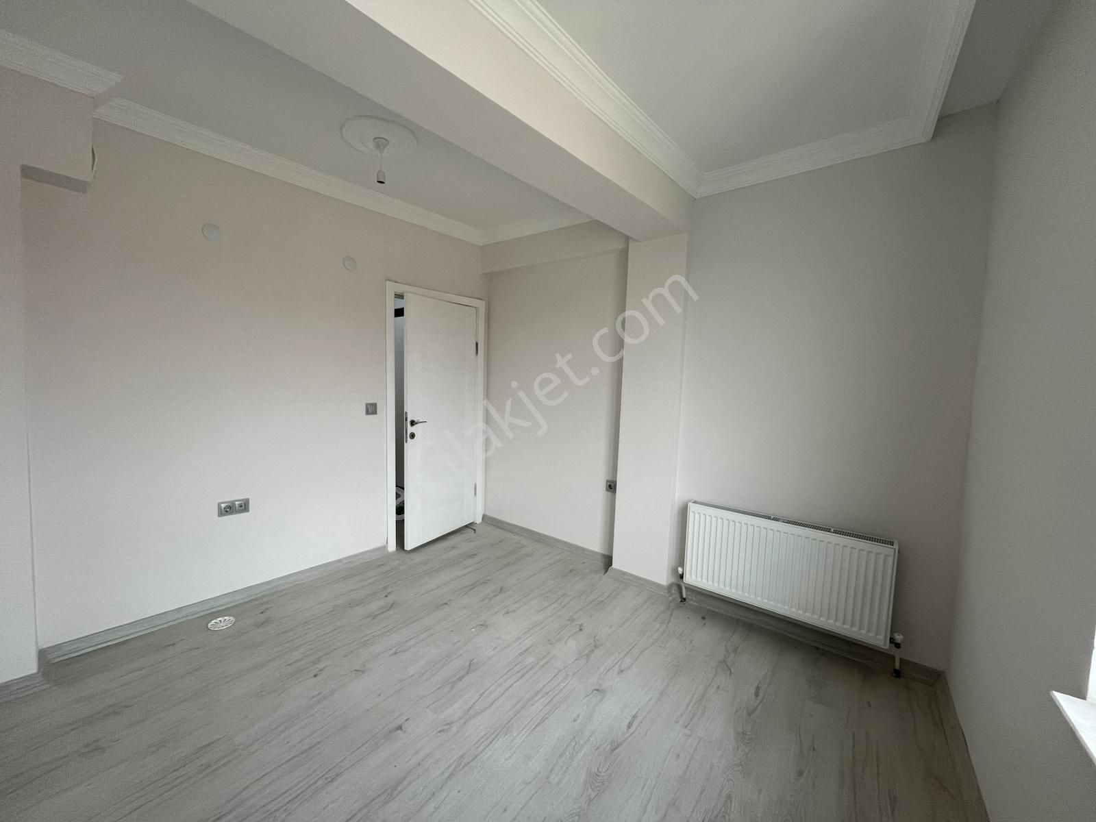 Anadolu Üniversitesi Giriş Kapısında Harika Konumda Yatırım Fırsatı 1+1 - Görsel 2