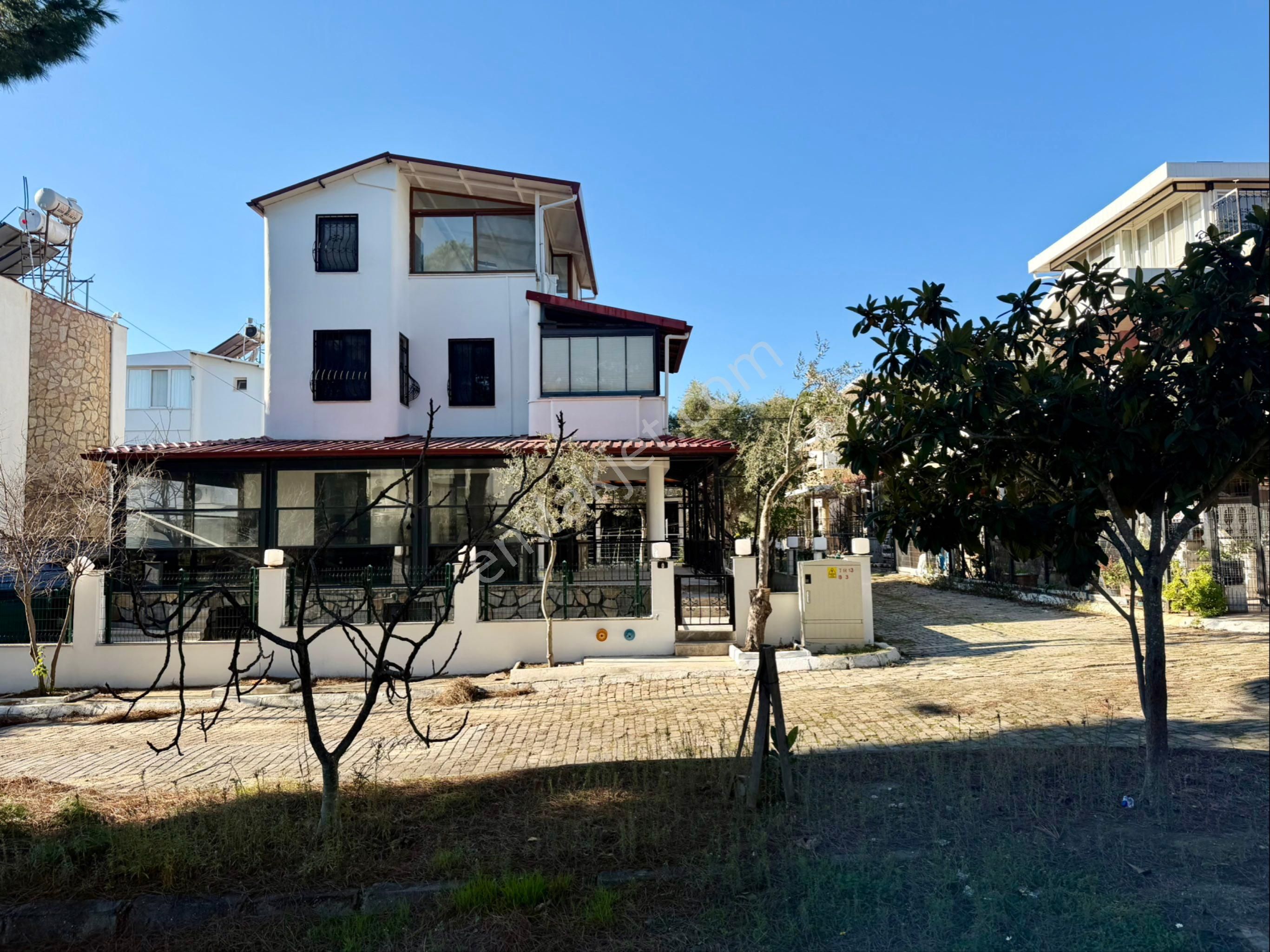 Denize Yakın Geniş Bahçeli Tek Müstakil Yazlık - Görsel 2