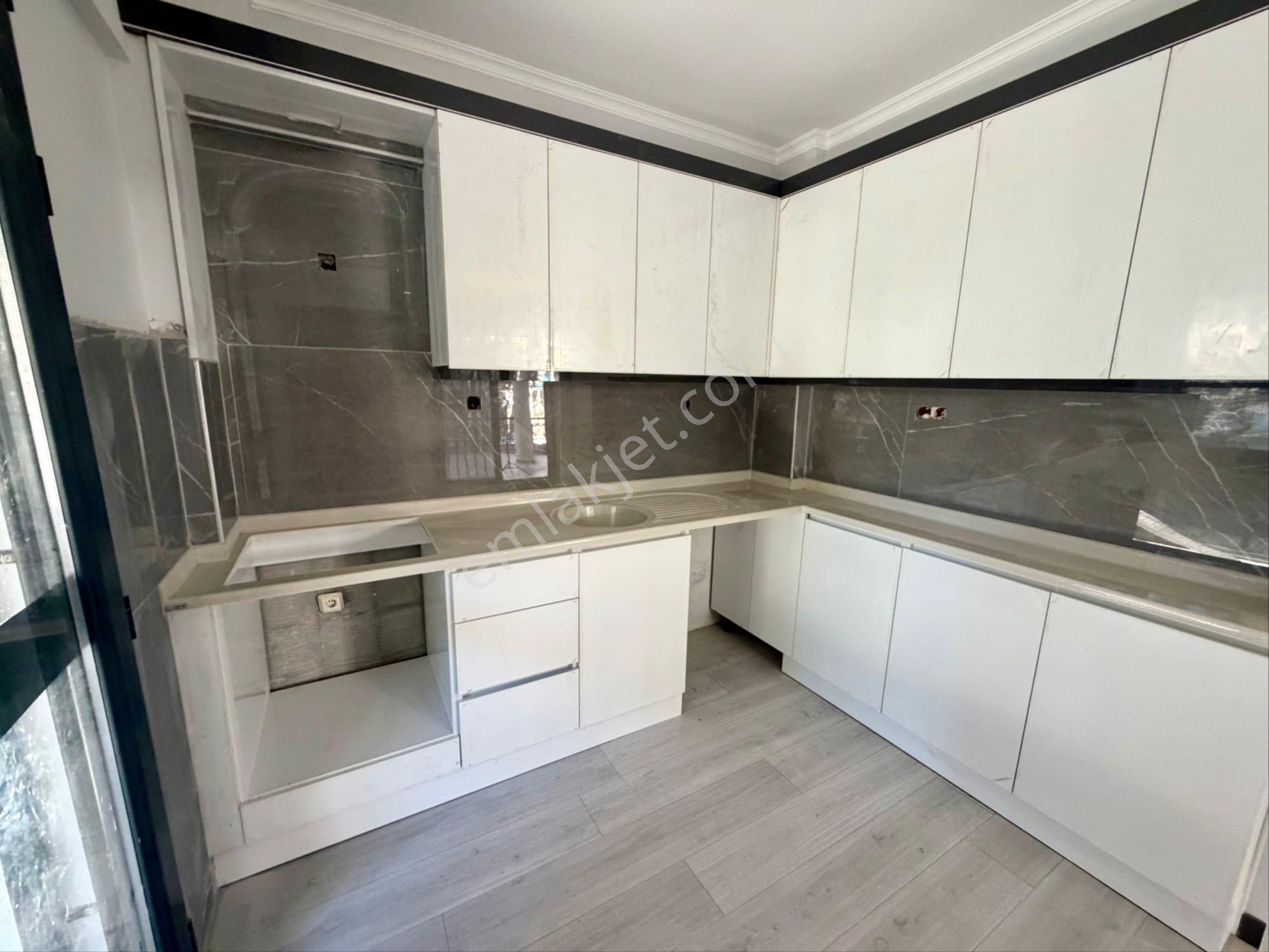 Denize Yakın Geniş Bahçeli Tek Müstakil Yazlık - Görsel 17