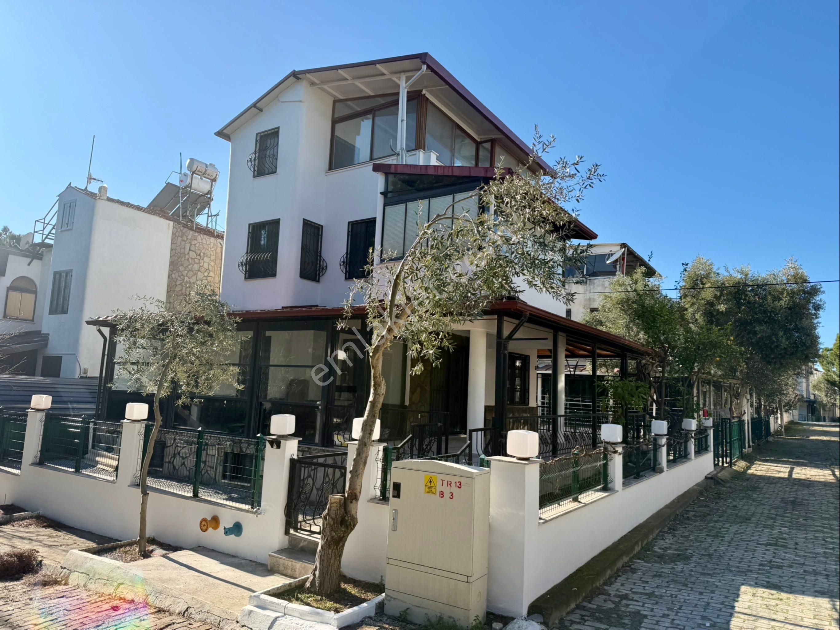 Denize Yakın Geniş Bahçeli Tek Müstakil Yazlık - Görsel 6