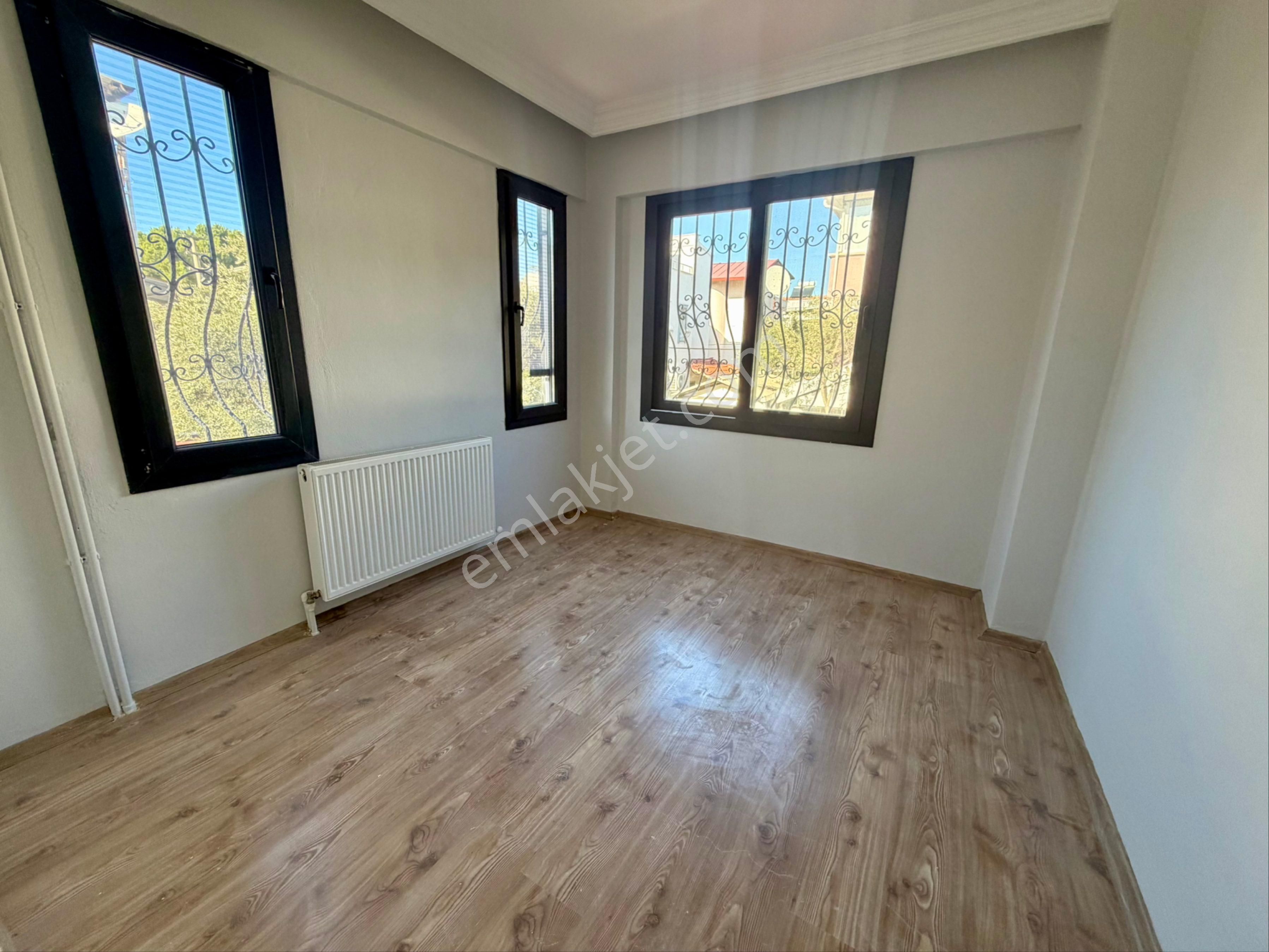 Denize Yakın Geniş Bahçeli Tek Müstakil Yazlık - Görsel 11