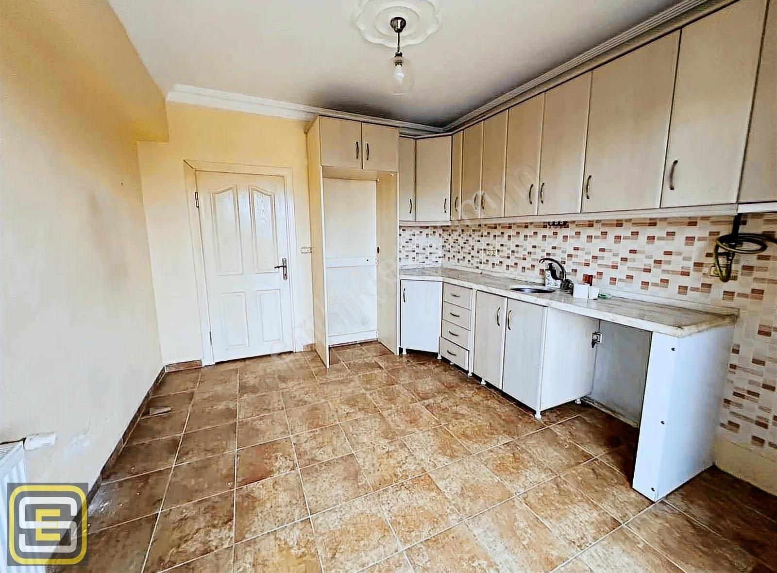 Denize Ve Çarşıya Yakın Ara Kat 3+1 150 M2 Mutfak Ayrı Daire - Görsel 29