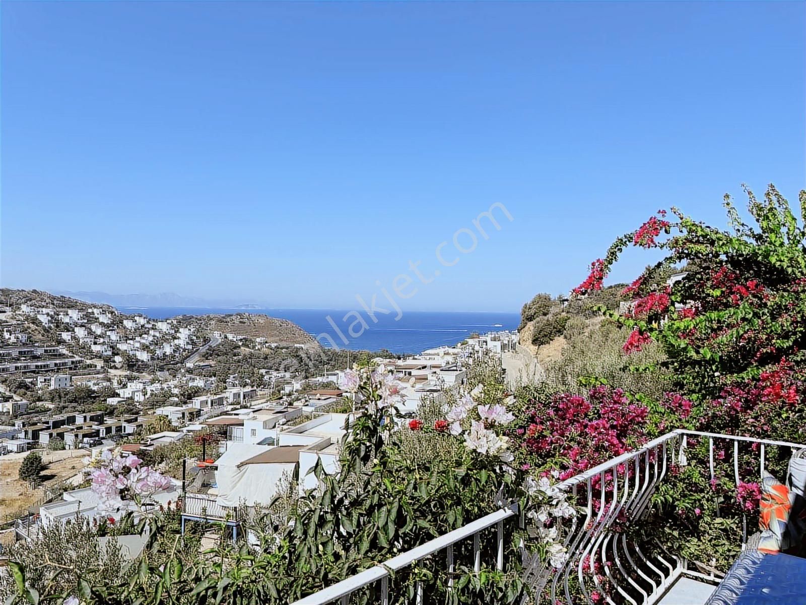 Bodrum Günbatımı Sitesinde Deniz Manzaralı, 3+1 Müstakil Ev