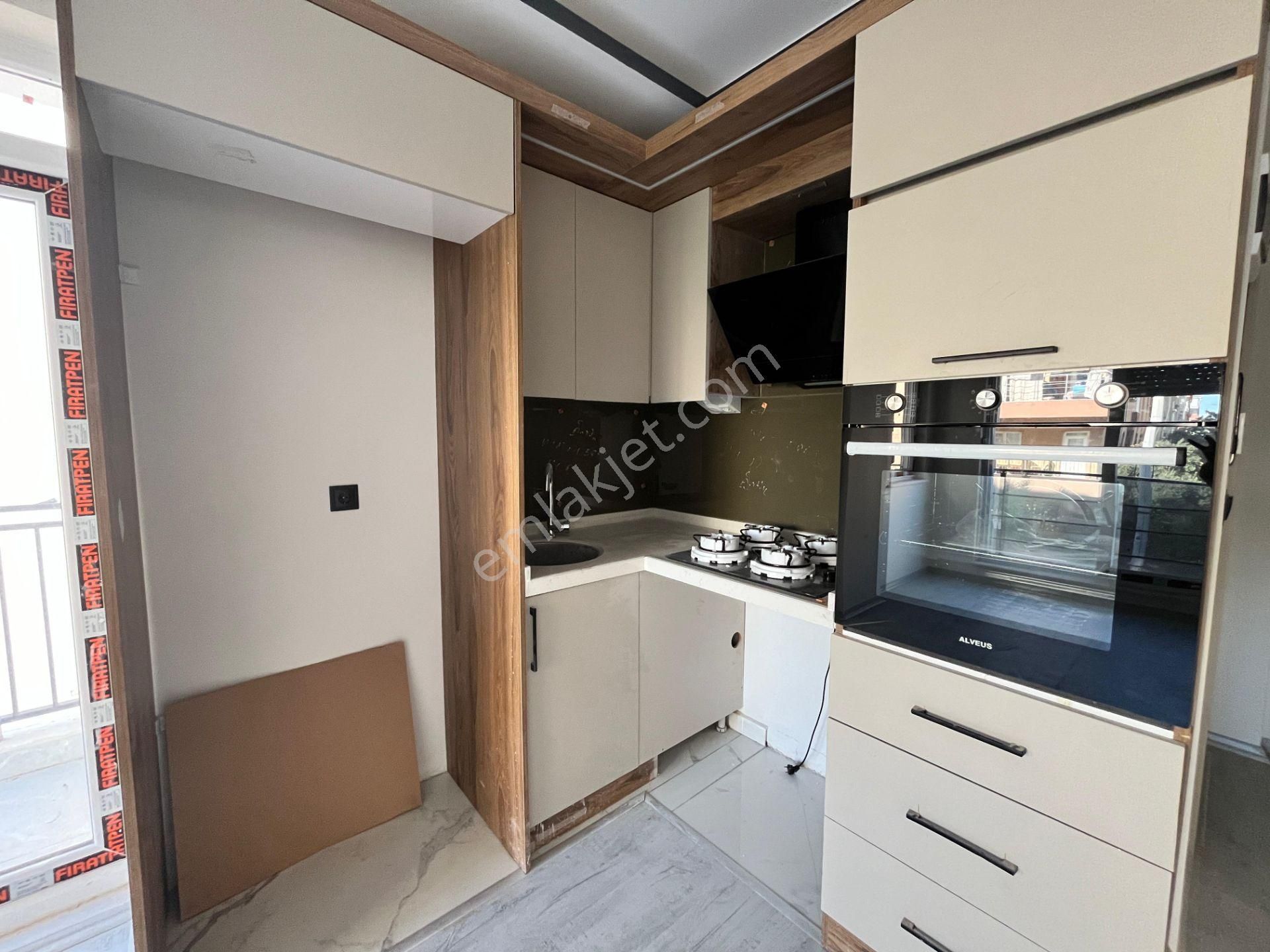 Kanal Boyunda , Şık Tasarımlı Sıfır 2+1 Daire - Görsel 4