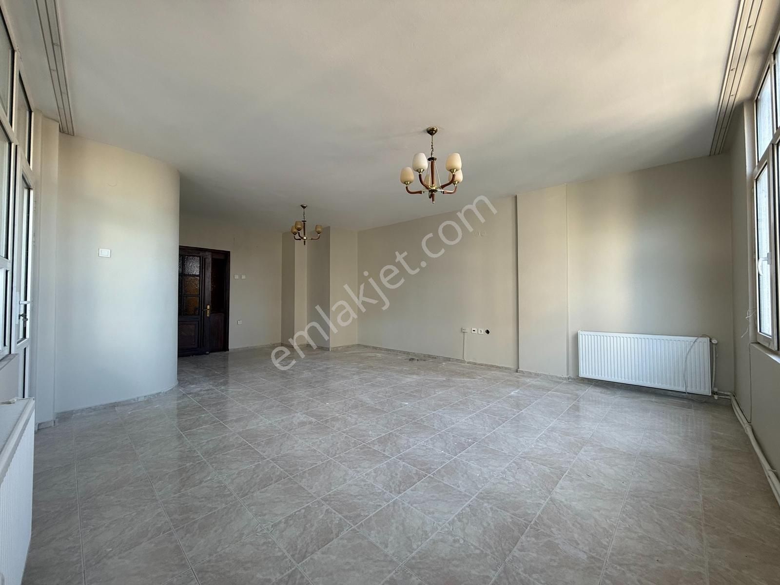 Gazipaşa'da 3+1 165 M2 Doğalgazlı*kapalı Mutfak Kiralık Daire - Görsel 2