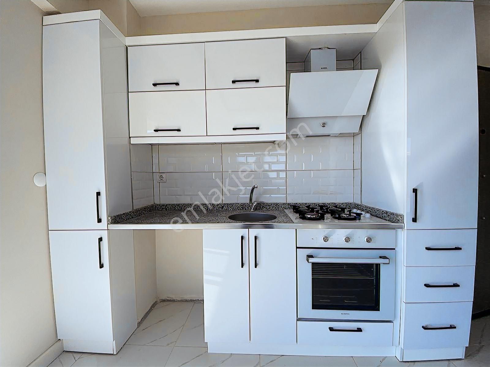 Döşemealtı Çıplaklıda Yeni Binada Kiralık 1+1 Daireler - Görsel 12