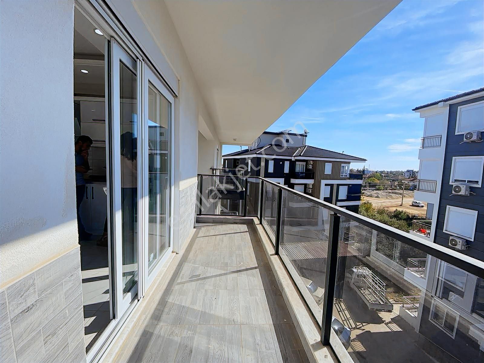 Döşemealtı Çıplaklıda Yeni Binada Kiralık 1+1 Daireler - Görsel 3