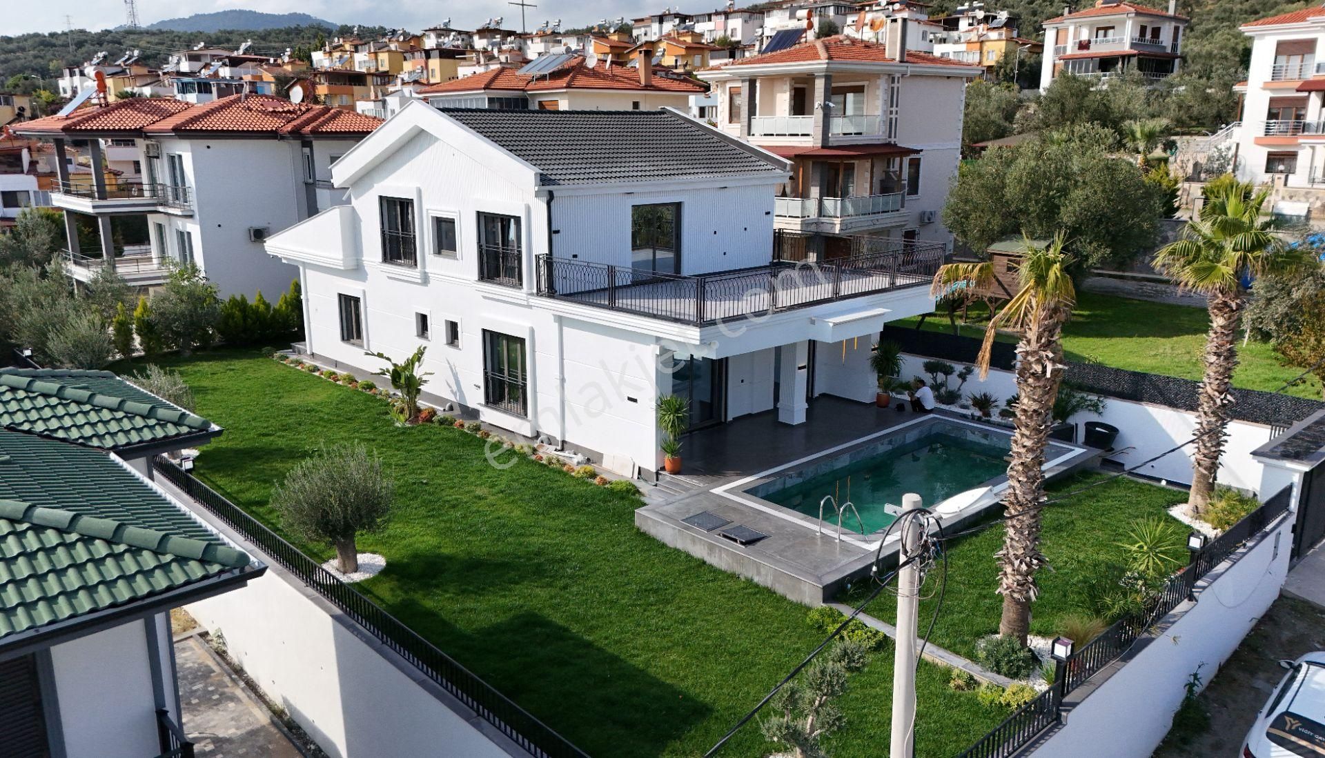 Yiğitten Altınoluk Narlıda Denize 300 Metre Ultra Lüks 4+1 Villa
