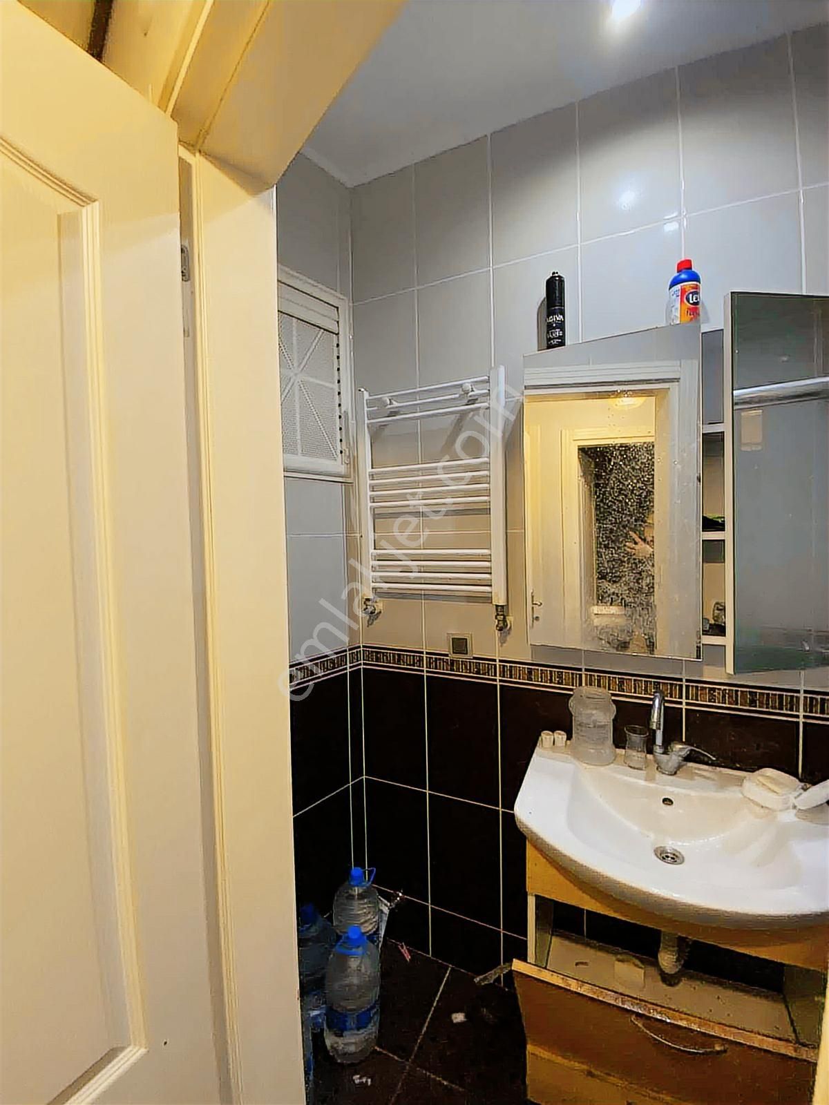 Cevdetpasa Ana Caddede Temiz Bakımlı Eşyalı 3+1 Satılık Daire - Görsel 15