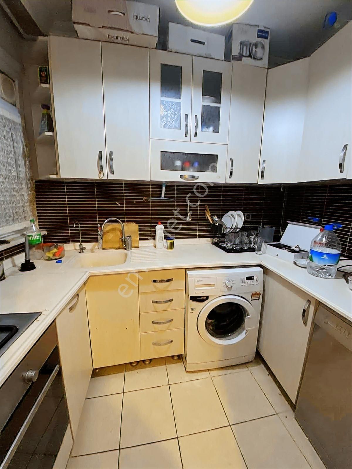 Cevdetpasa Ana Caddede Temiz Bakımlı Eşyalı 3+1 Satılık Daire