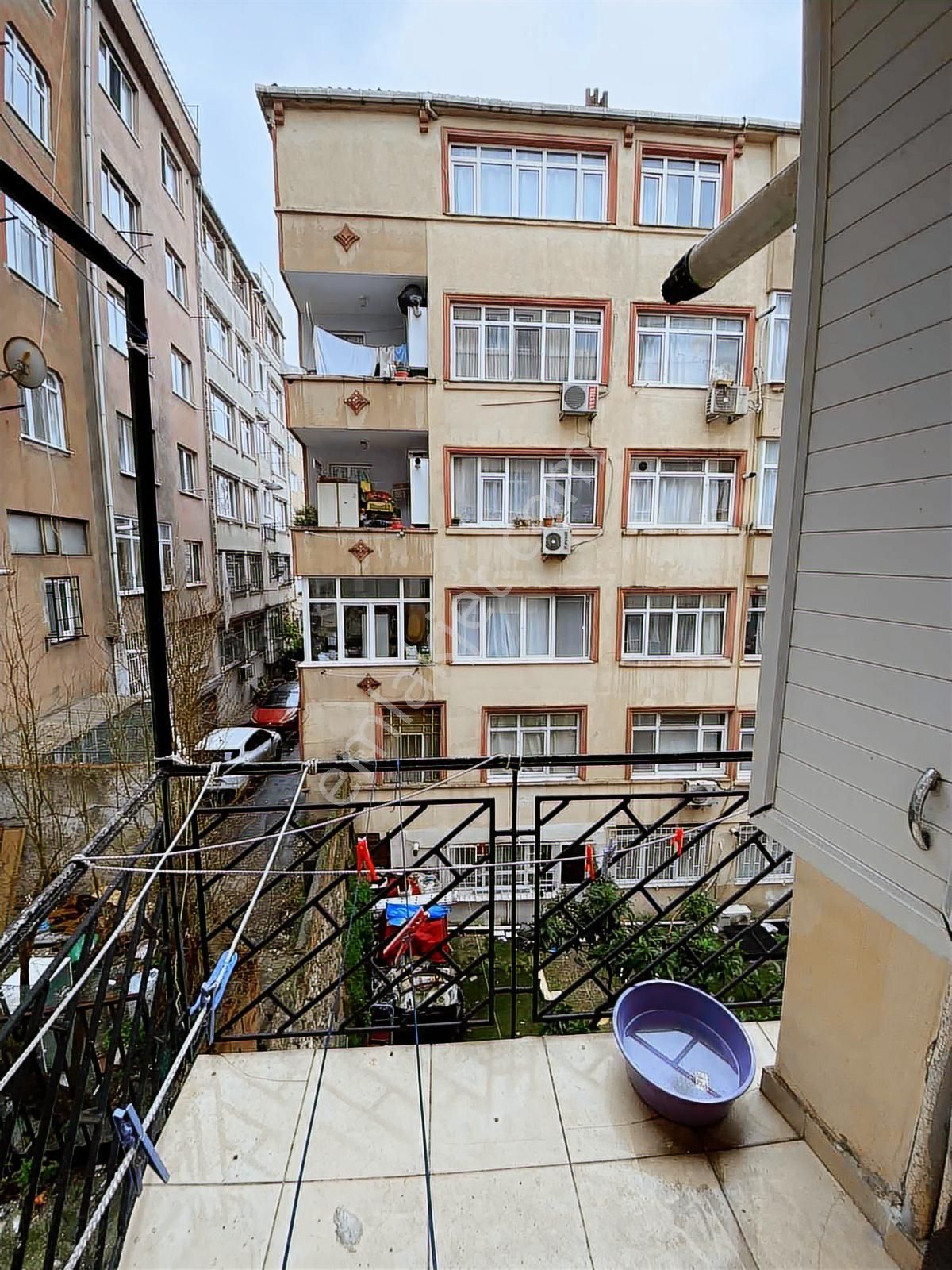 Cevdetpasa Ana Caddede Temiz Bakımlı Eşyalı 3+1 Satılık Daire - Görsel 5