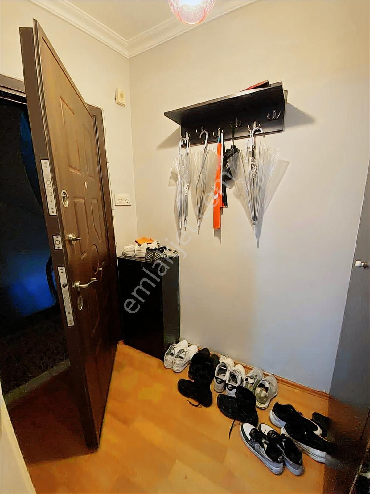 Cevdetpasa Ana Caddede Temiz Bakımlı Eşyalı 3+1 Satılık Daire - Görsel 2