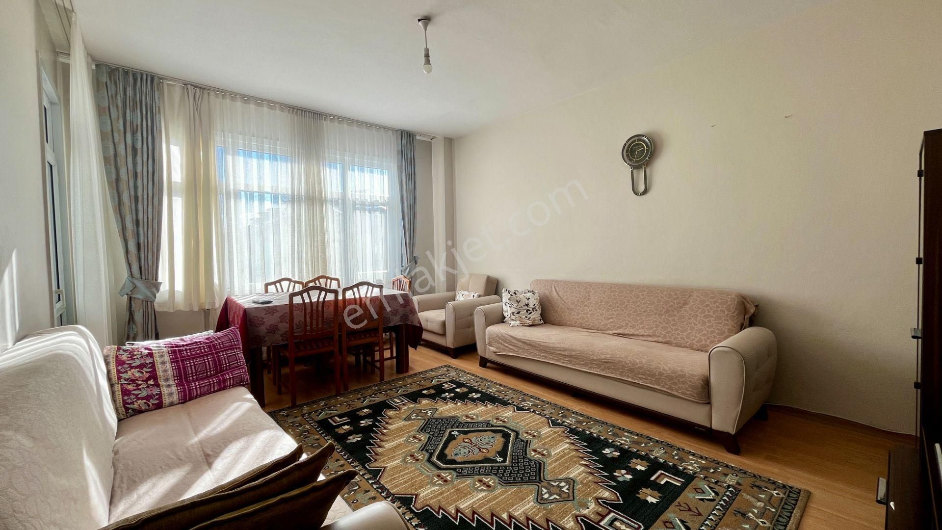 Ümraniye Ihlamurkuyu Mahallesi Satılık 2+1 Ara Kat Daire