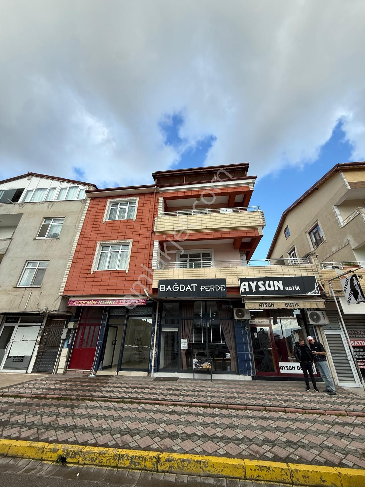 Emek Emlak'tan Hacı Osman Mah.de Ana Cadde Üzeri Satılık Dükkan