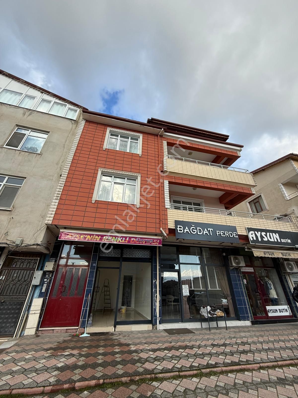 Emek Emlak'tan Hacı Osman Mah.de Ana Cadde Üzeri Satılık Dükkan - Görsel 2