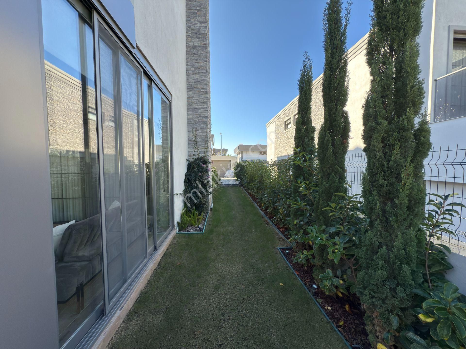 Kadınlar Denizinde, Özel Havuzlu, Denize Yakın 4+1 Lüks Villa - Görsel 31