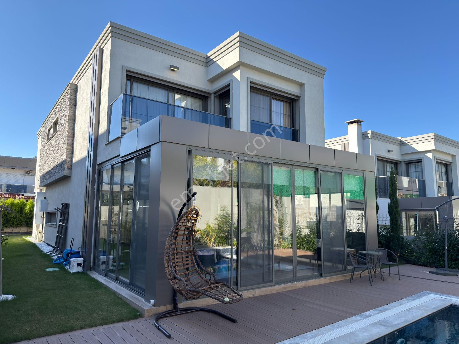 Kadınlar Denizinde, Özel Havuzlu, Denize Yakın 4+1 Lüks Villa