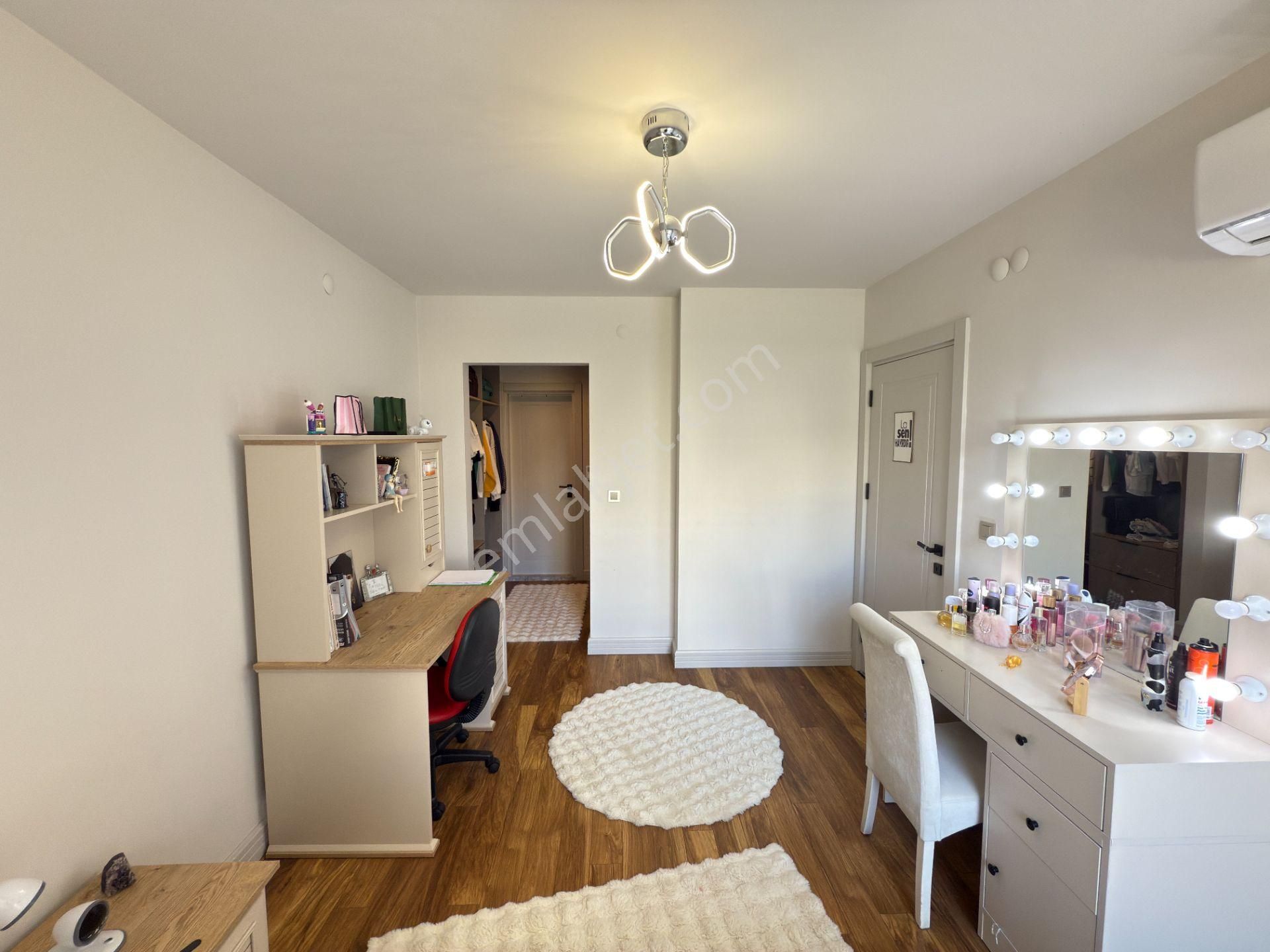 Kadınlar Denizinde, Özel Havuzlu, Denize Yakın 4+1 Lüks Villa - Görsel 17