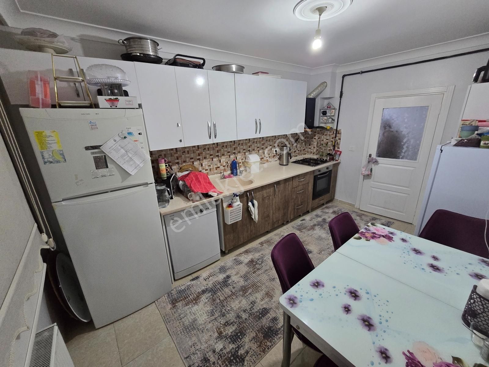 Htc' Den Bulvar Üzeri Çarşı Pazar Avm Okul Yakını Ara Katta 3+1