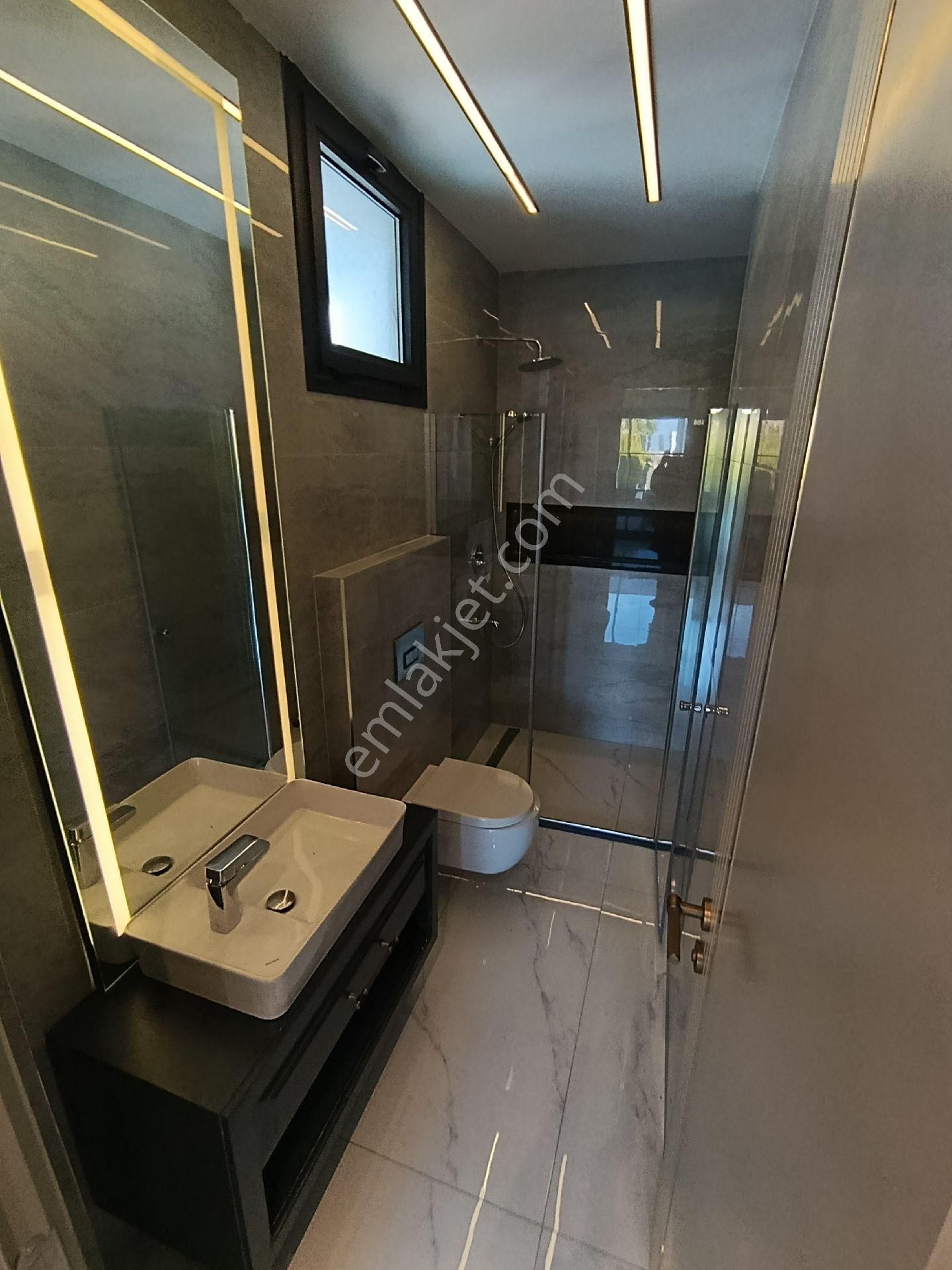 Kuşadası'nda Deniz Manzaralı Geniş Bahçeli Kapalı Otoparklı Ultralux Villa - Görsel 16