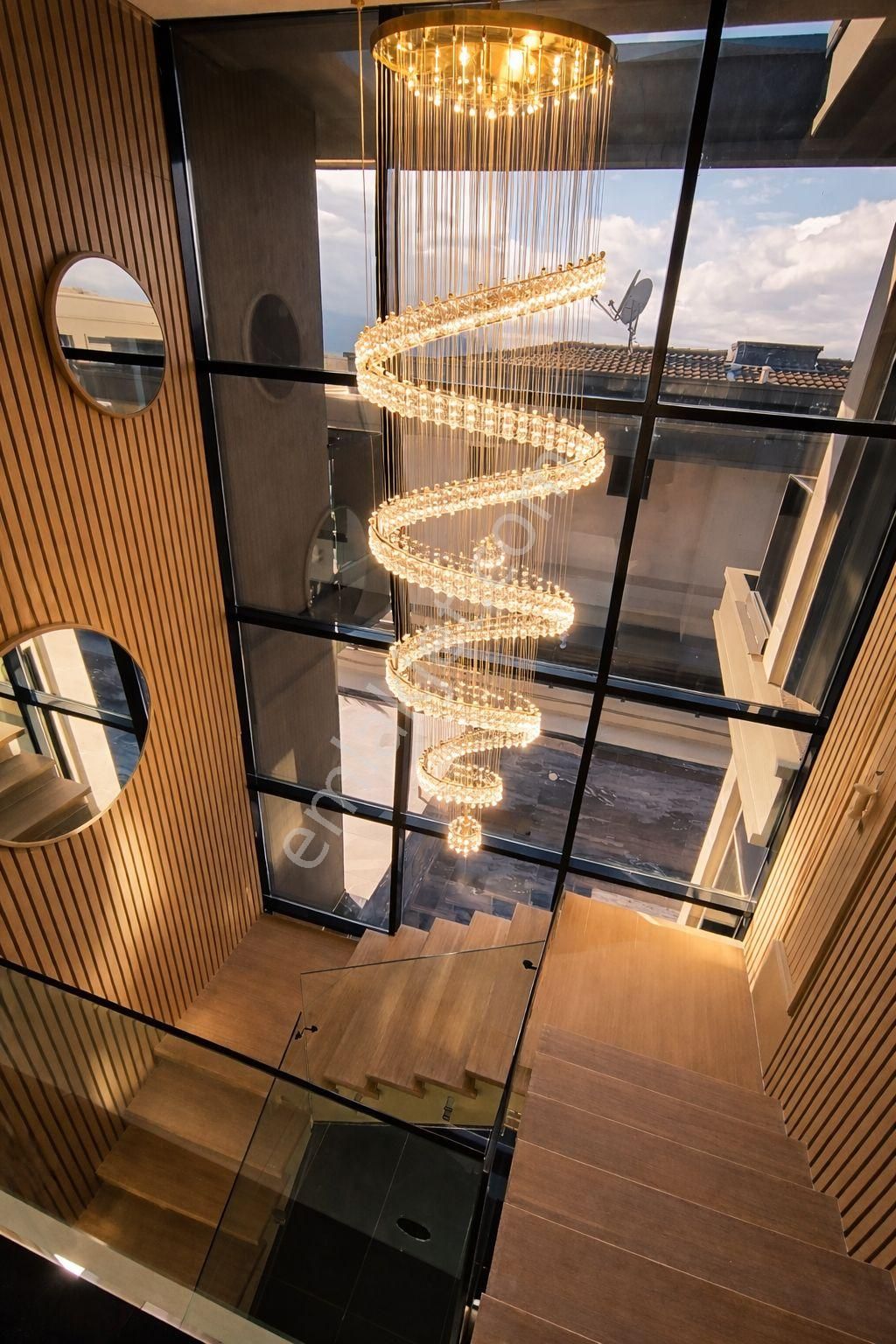 Kuşadası'nda Deniz Manzaralı Geniş Bahçeli Kapalı Otoparklı Ultralux Villa - Görsel 30