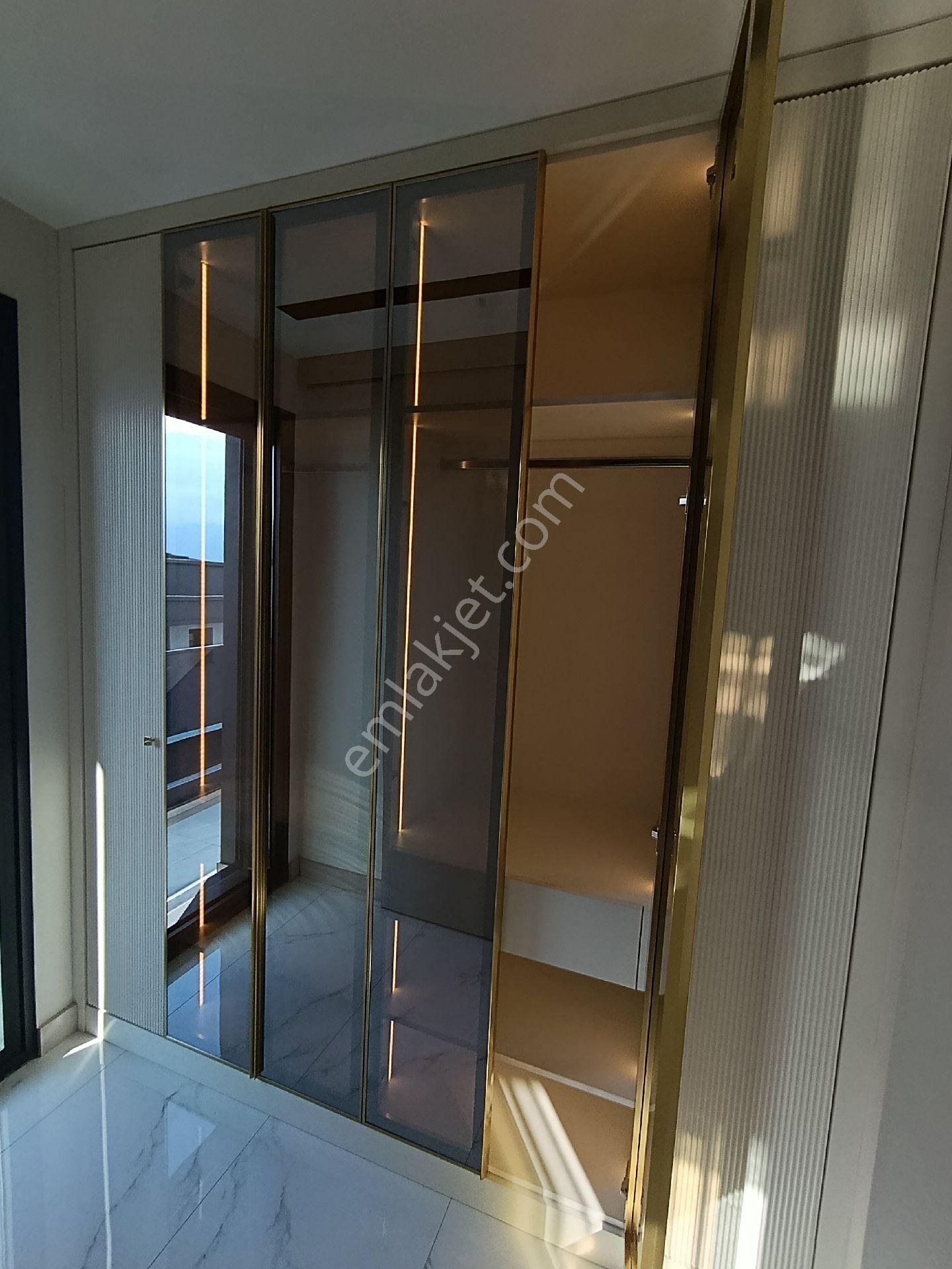 Kuşadası'nda Deniz Manzaralı Geniş Bahçeli Kapalı Otoparklı Ultralux Villa - Görsel 14