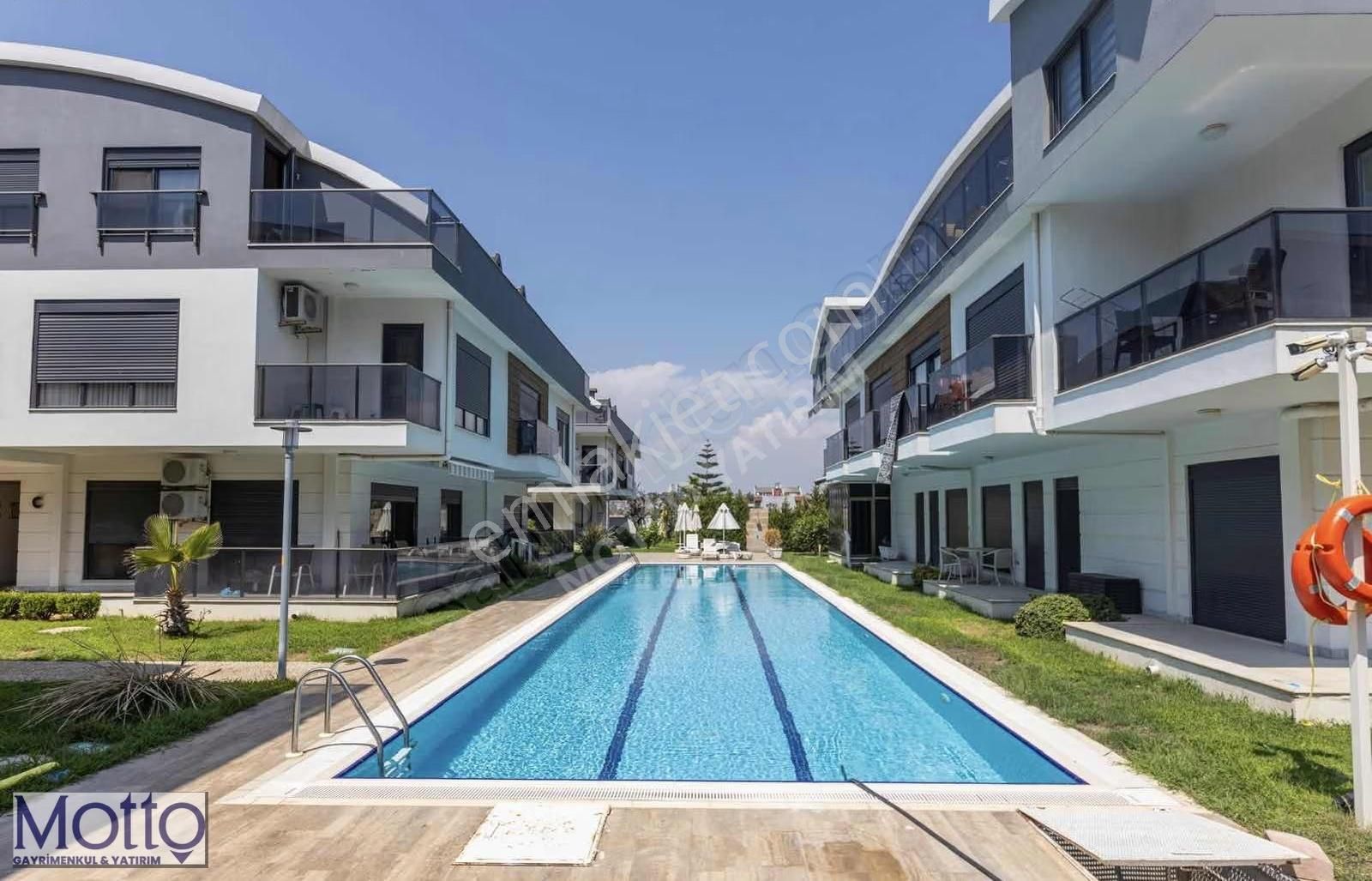 Güzelobada Nezih Sitede 2+1 Havuzlu Dubleks