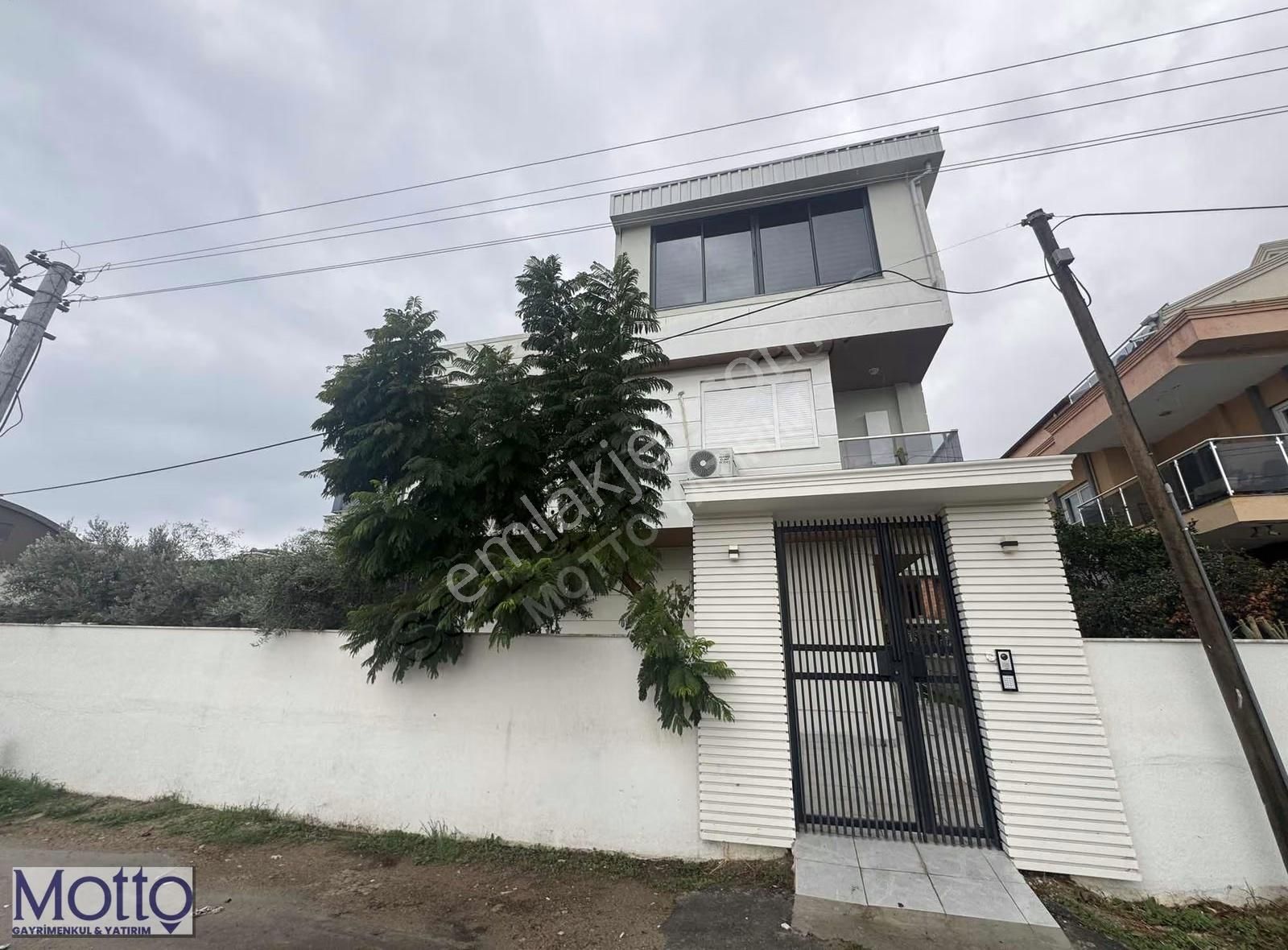 Güzeloba Caddeye Yürüme Mesafesi Dubleks