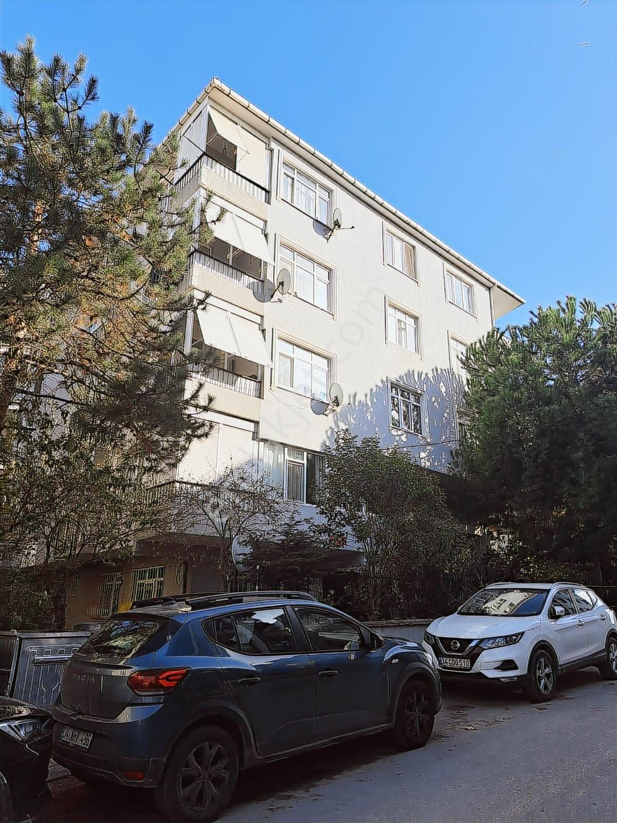 Maltepe Küçükyalı Çınarda Satılık 3+1 3.kat Balkonlu Ferah 105m - Görsel 3