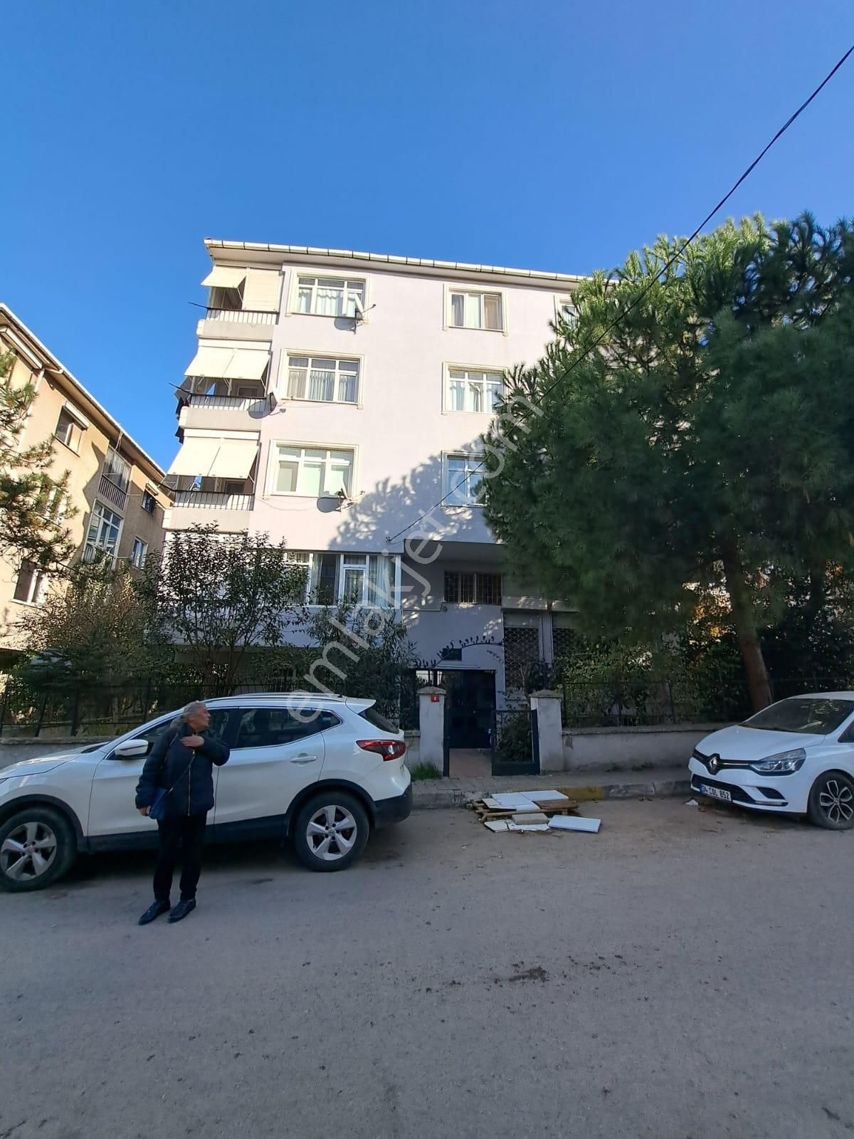 Maltepe Küçükyalı Çınarda Satılık 3+1 3.kat Balkonlu Ferah 105m - Görsel 4