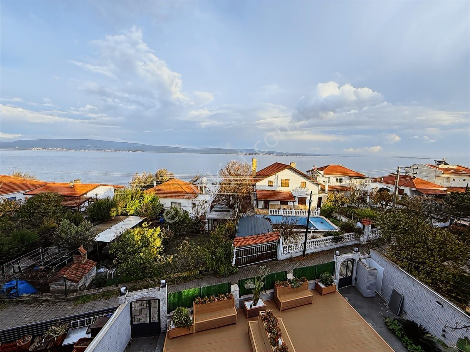 Urla Gülbahçede Denize 50m Mesafede Satılık Full Tadilatlı Villa - Görsel 28