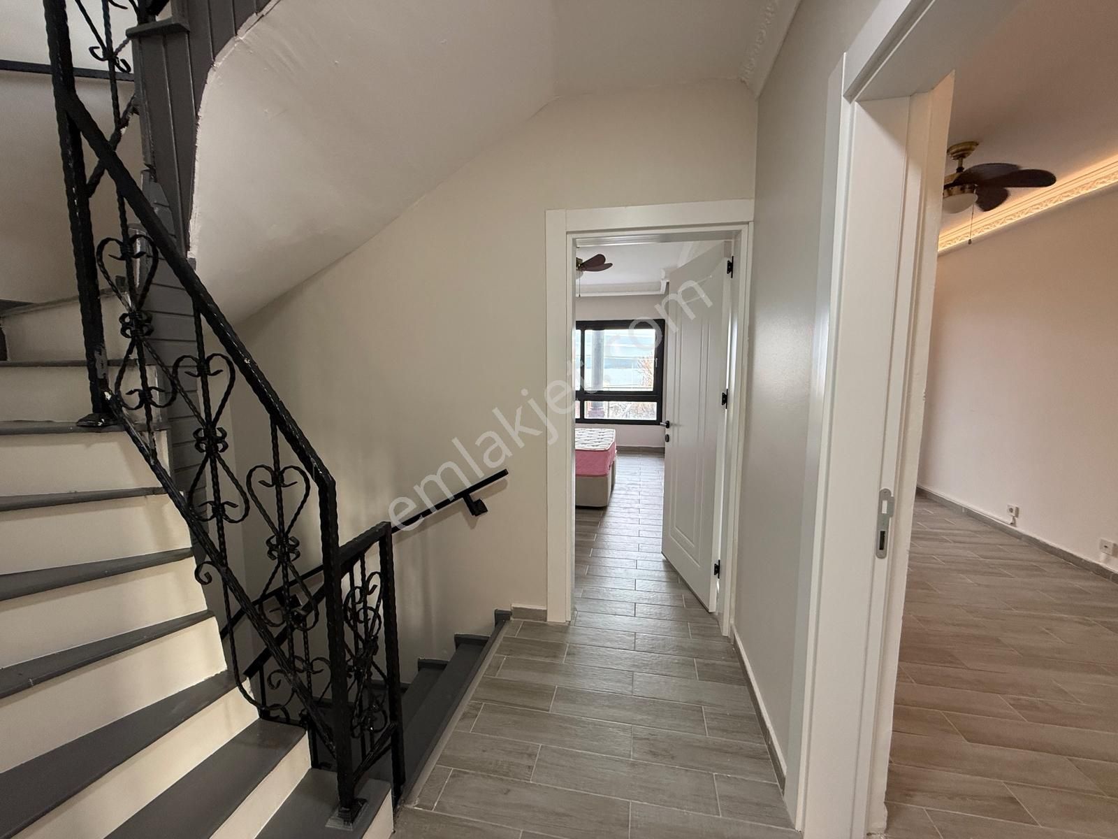 Urla Gülbahçede Denize 50m Mesafede Satılık Full Tadilatlı Villa - Görsel 33