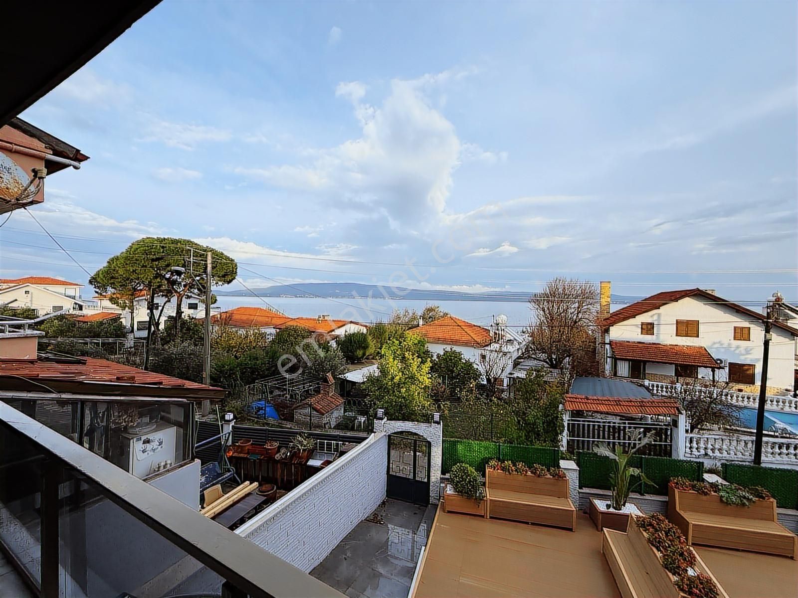 Urla Gülbahçede Denize 50m Mesafede Satılık Full Tadilatlı Villa - Görsel 13