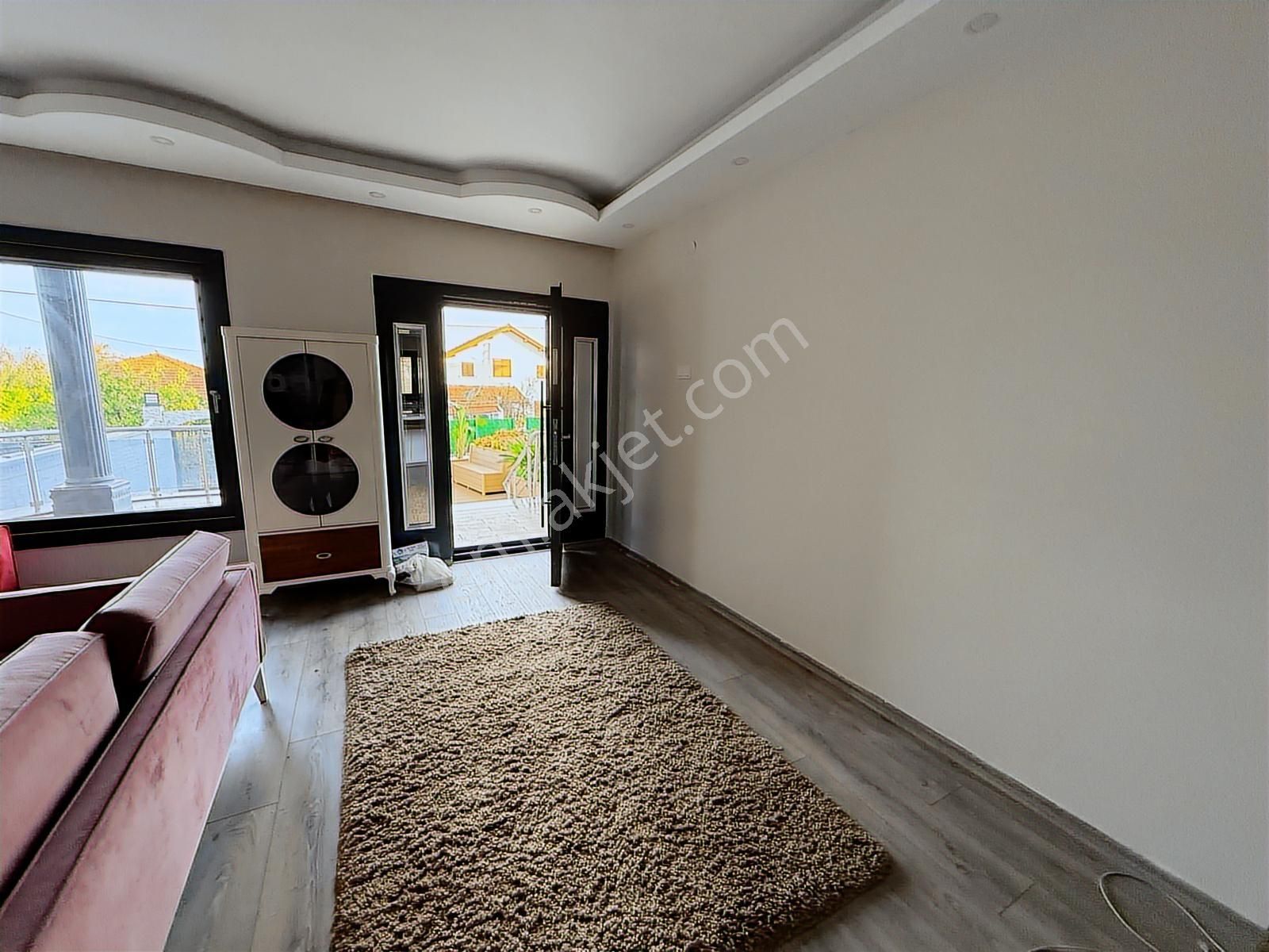 Urla Gülbahçede Denize 50m Mesafede Satılık Full Tadilatlı Villa - Görsel 14