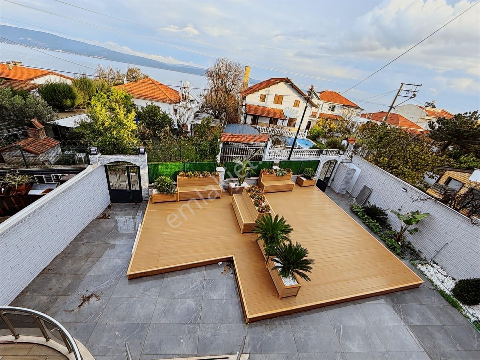 Urla Gülbahçede Denize 50m Mesafede Satılık Full Tadilatlı Villa - Görsel 35