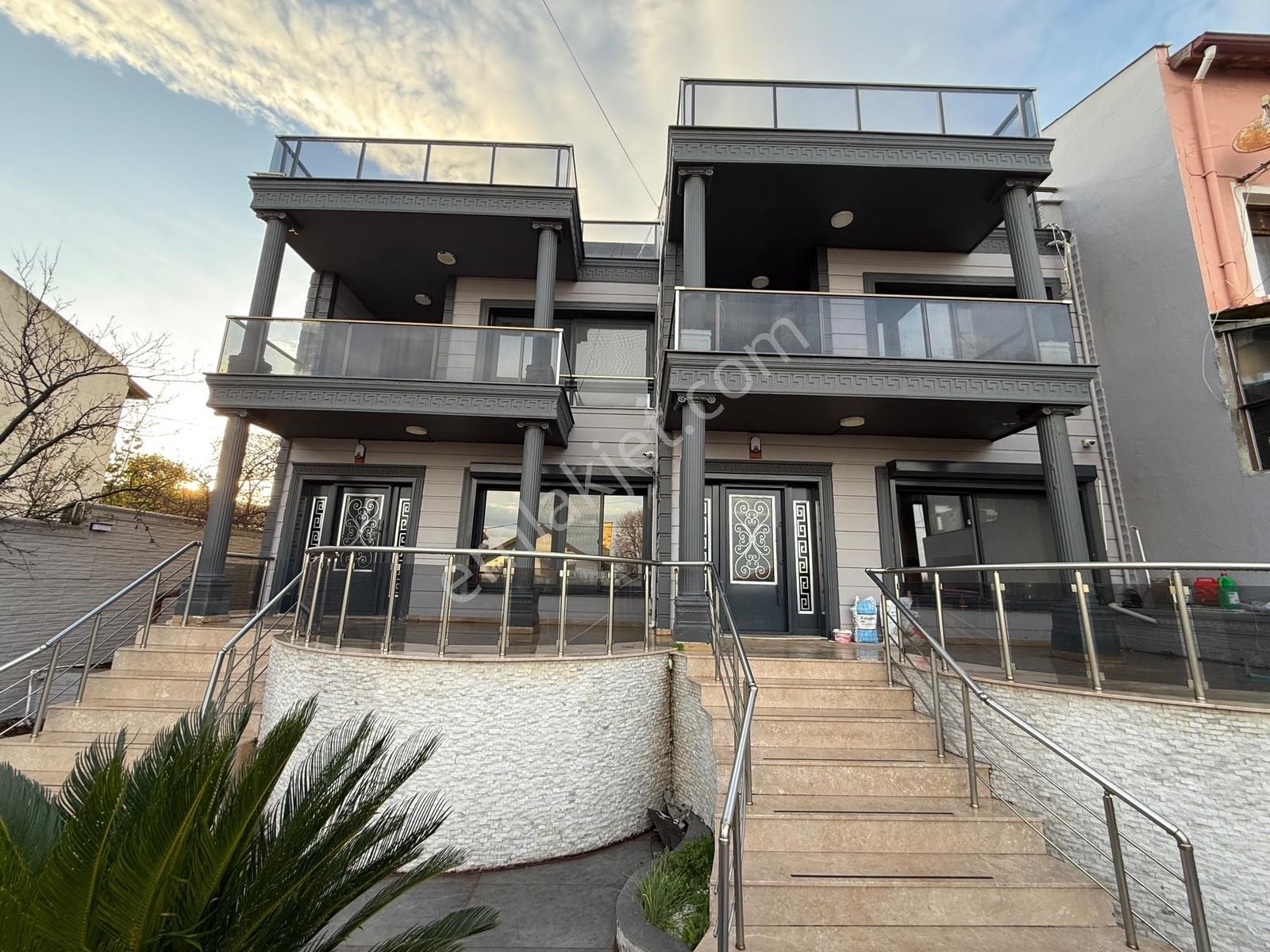 Urla Gülbahçede Denize 50m Mesafede Satılık Full Tadilatlı Villa - Görsel 34