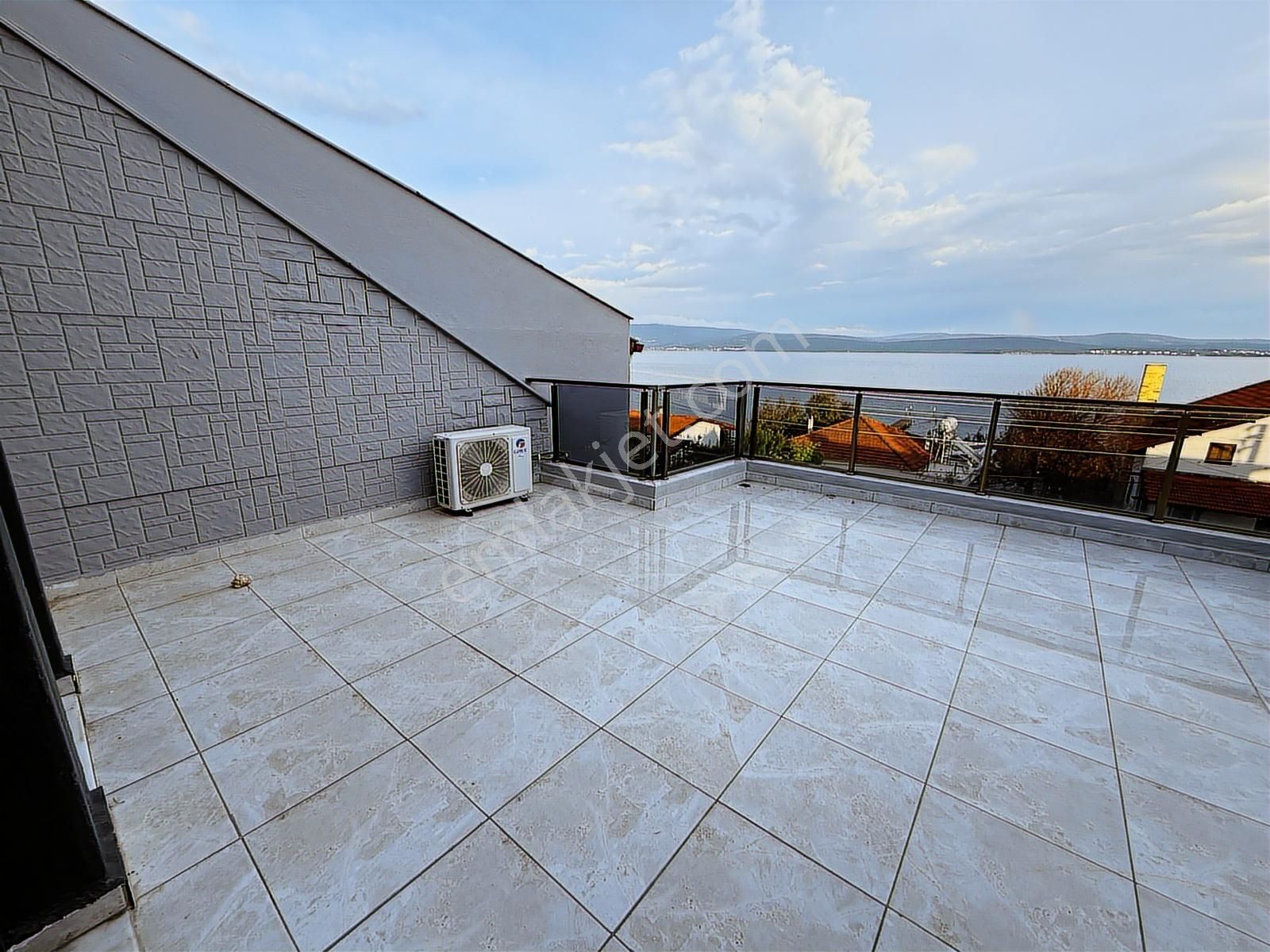 Urla Gülbahçede Denize 50m Mesafede Satılık Full Tadilatlı Villa - Görsel 5