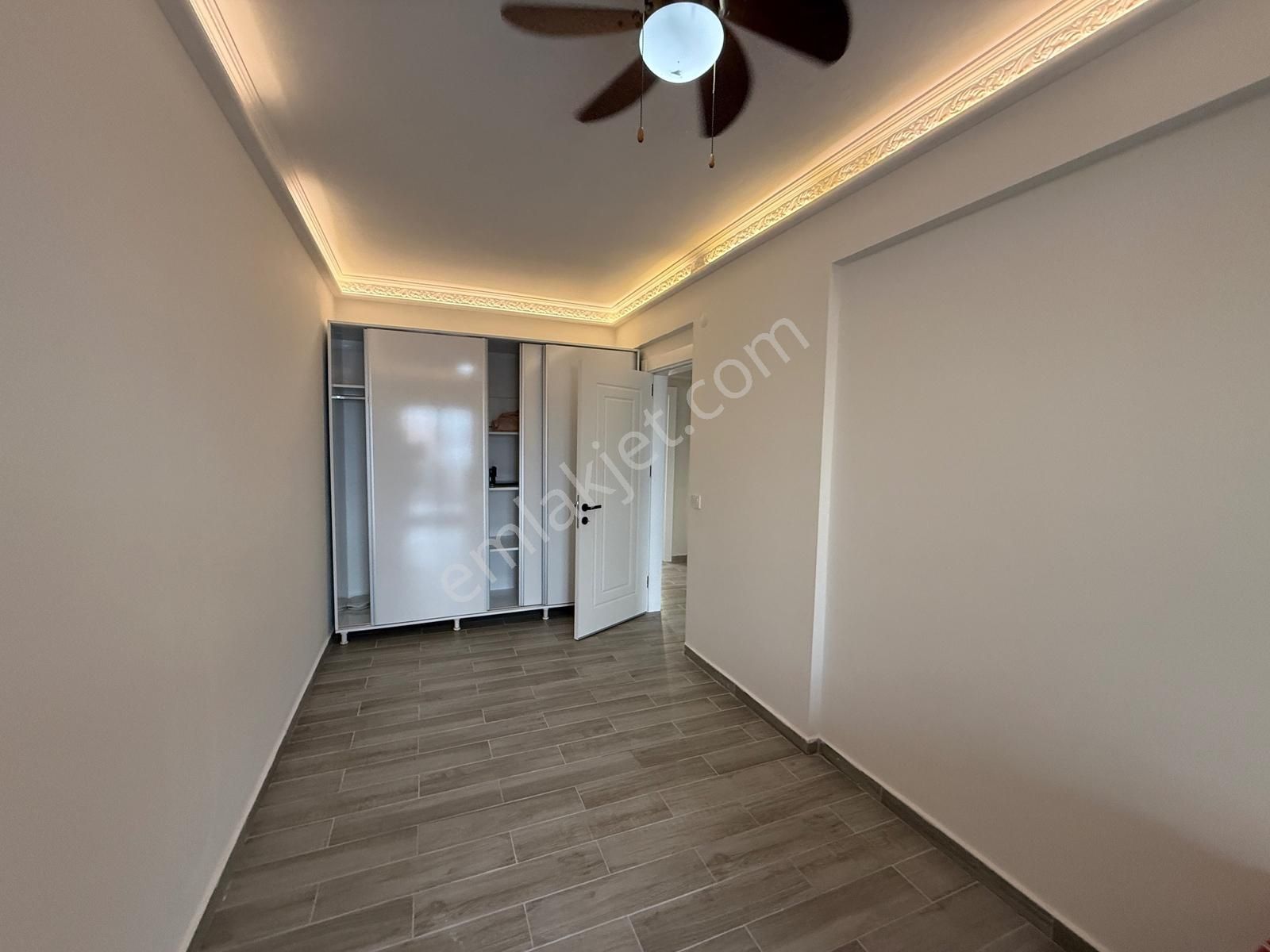 Urla Gülbahçede Denize 50m Mesafede Satılık Full Tadilatlı Villa - Görsel 3