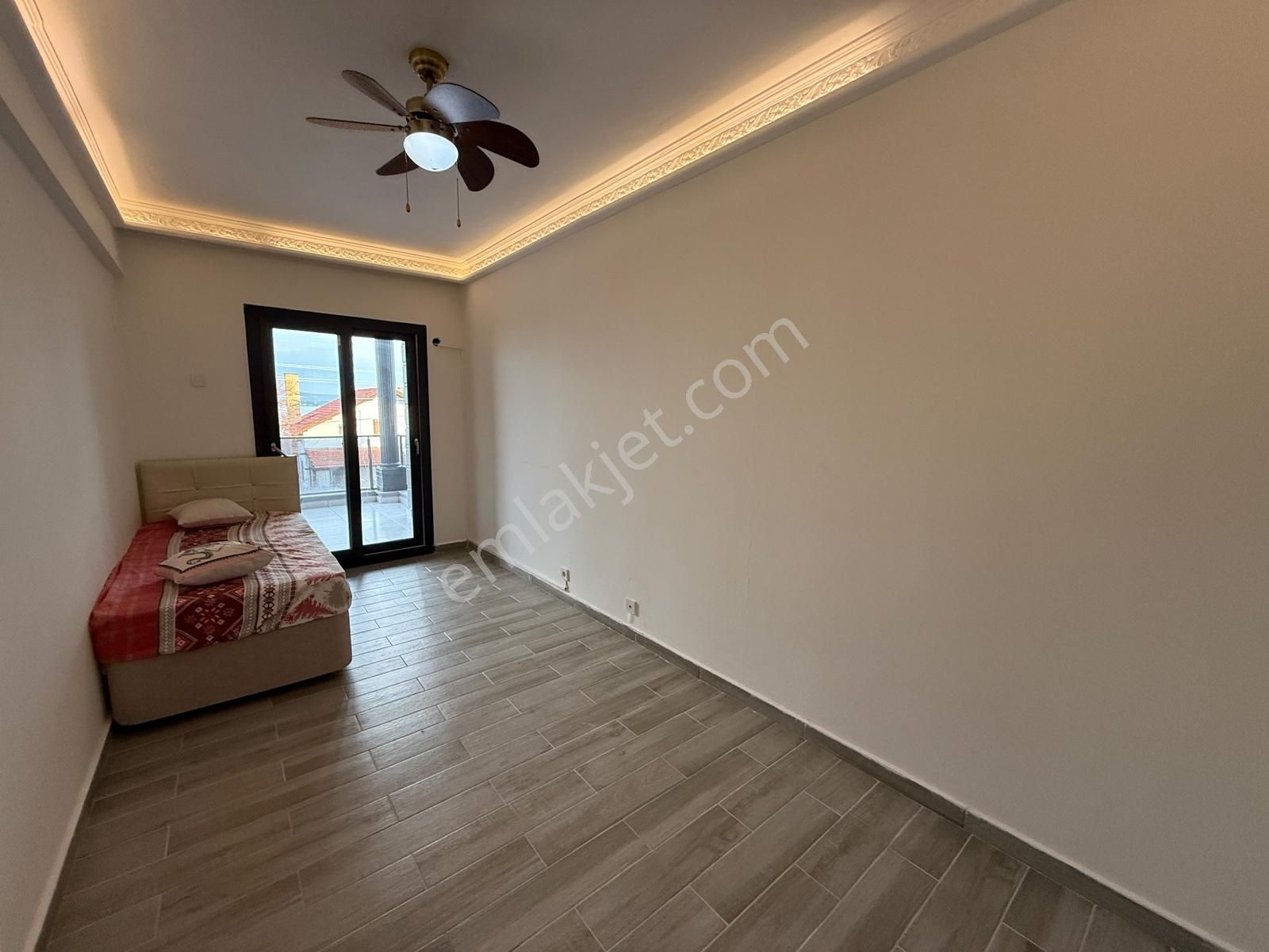 Urla Gülbahçede Denize 50m Mesafede Satılık Full Tadilatlı Villa - Görsel 4