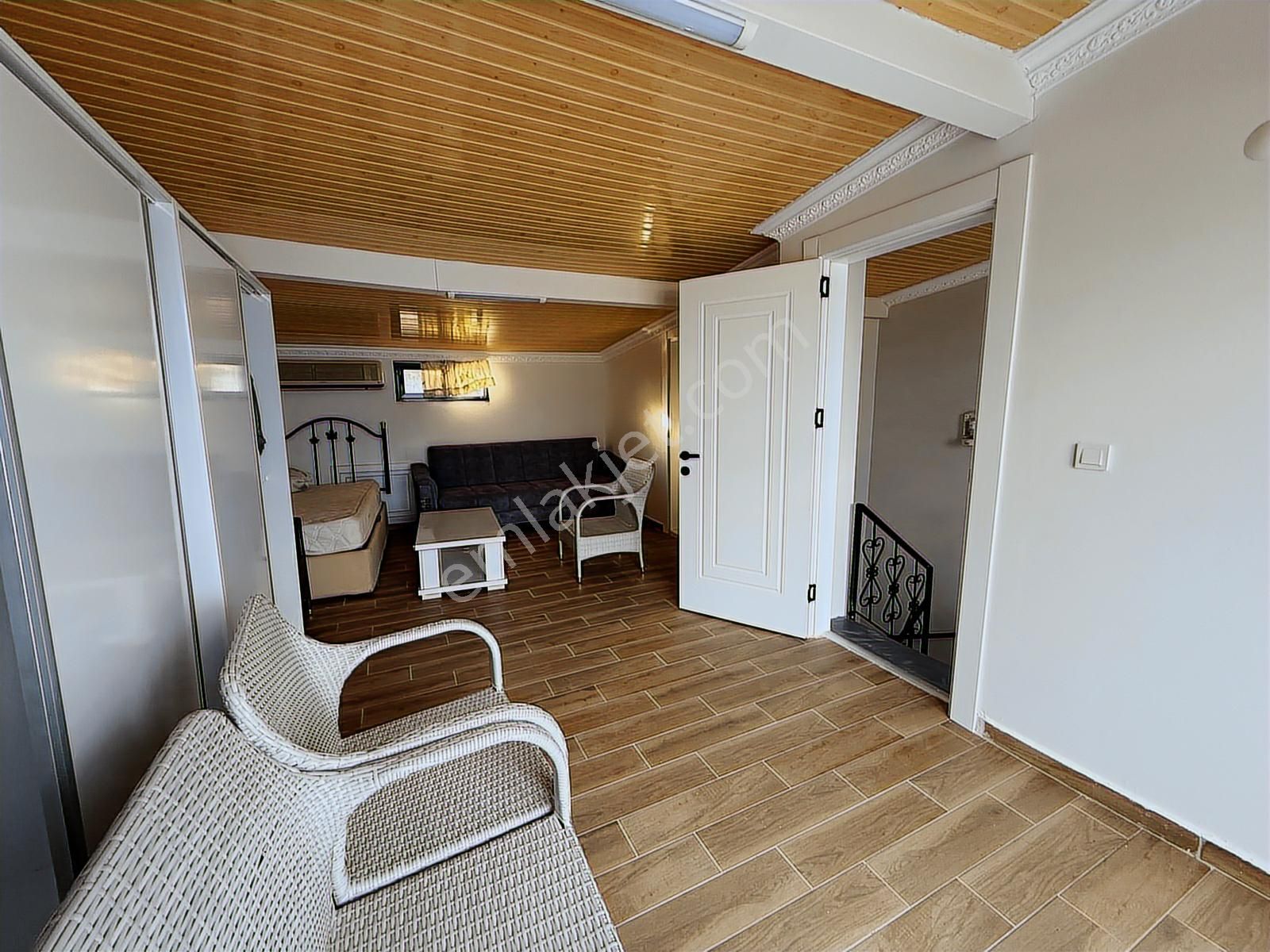 Urla Gülbahçede Denize 50m Mesafede Satılık Full Tadilatlı Villa - Görsel 19